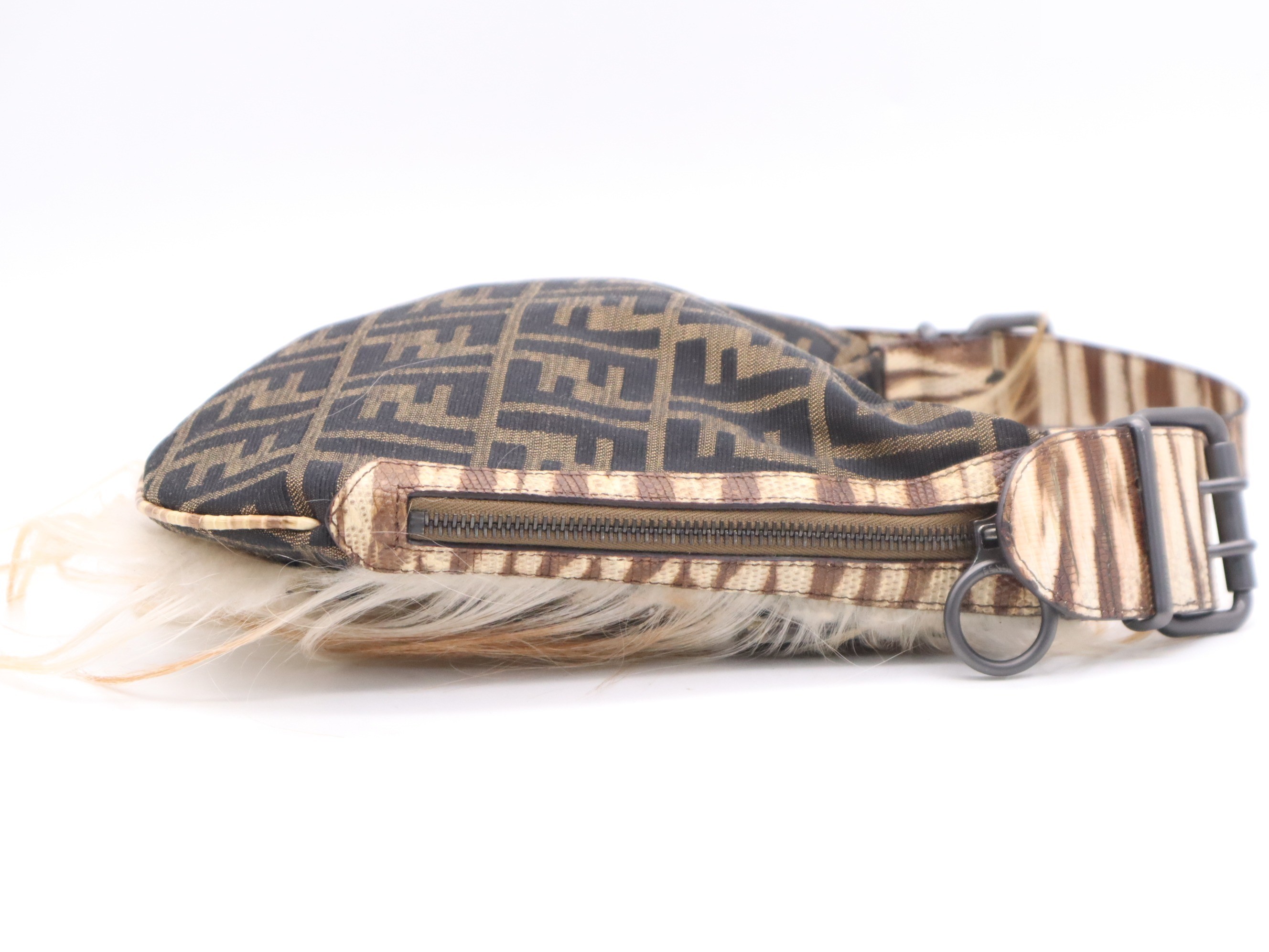Canvas Zucca pattern oyster shoulder bag, beige, silver hardware, with dust bag. — view 5