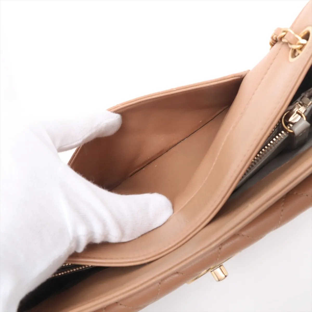 Matelasse leather chain shoulder bag brown gold hardware 15750441 15th series — view 11