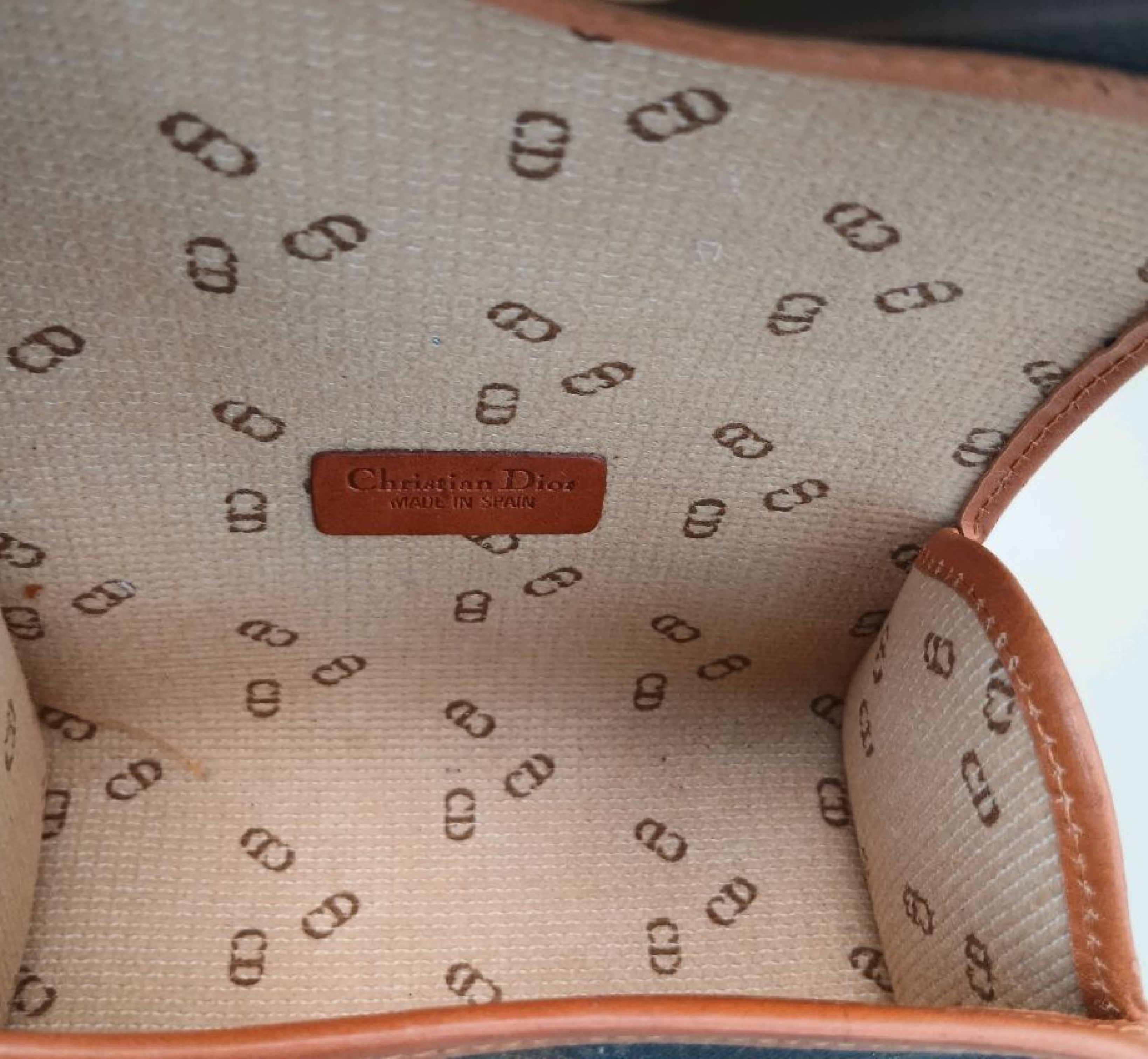 pouch — view 5