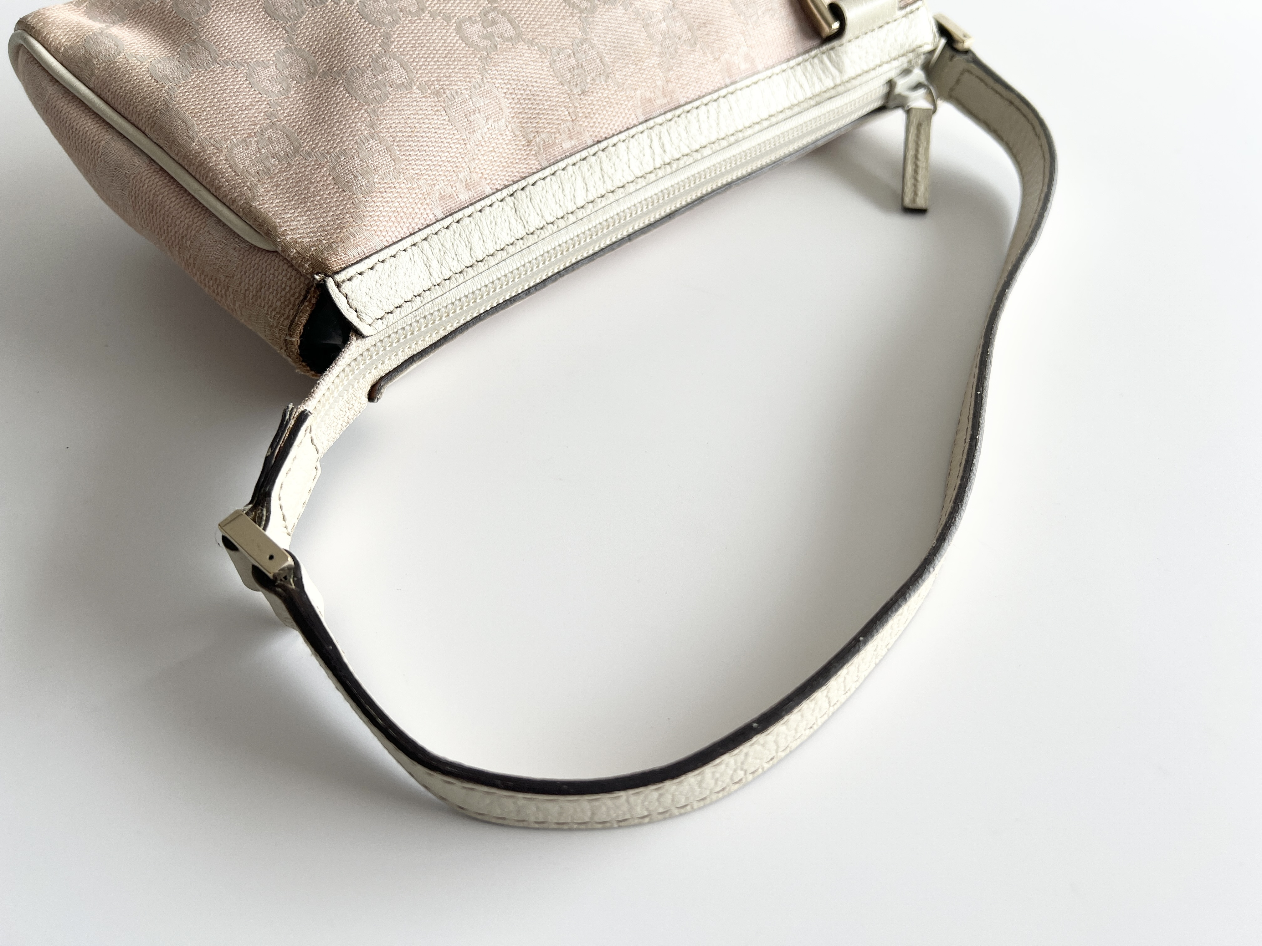 Abbey GG Logo Accessory Pouch Canvas Leather One-Shoulder Bag Handbag — view 3