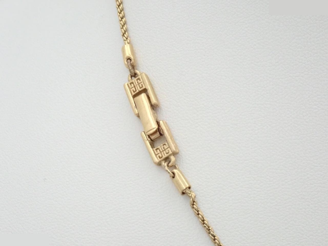 Other lines: Precious metals, necklaces, pendants, chains approximately 40cm long. — view 2