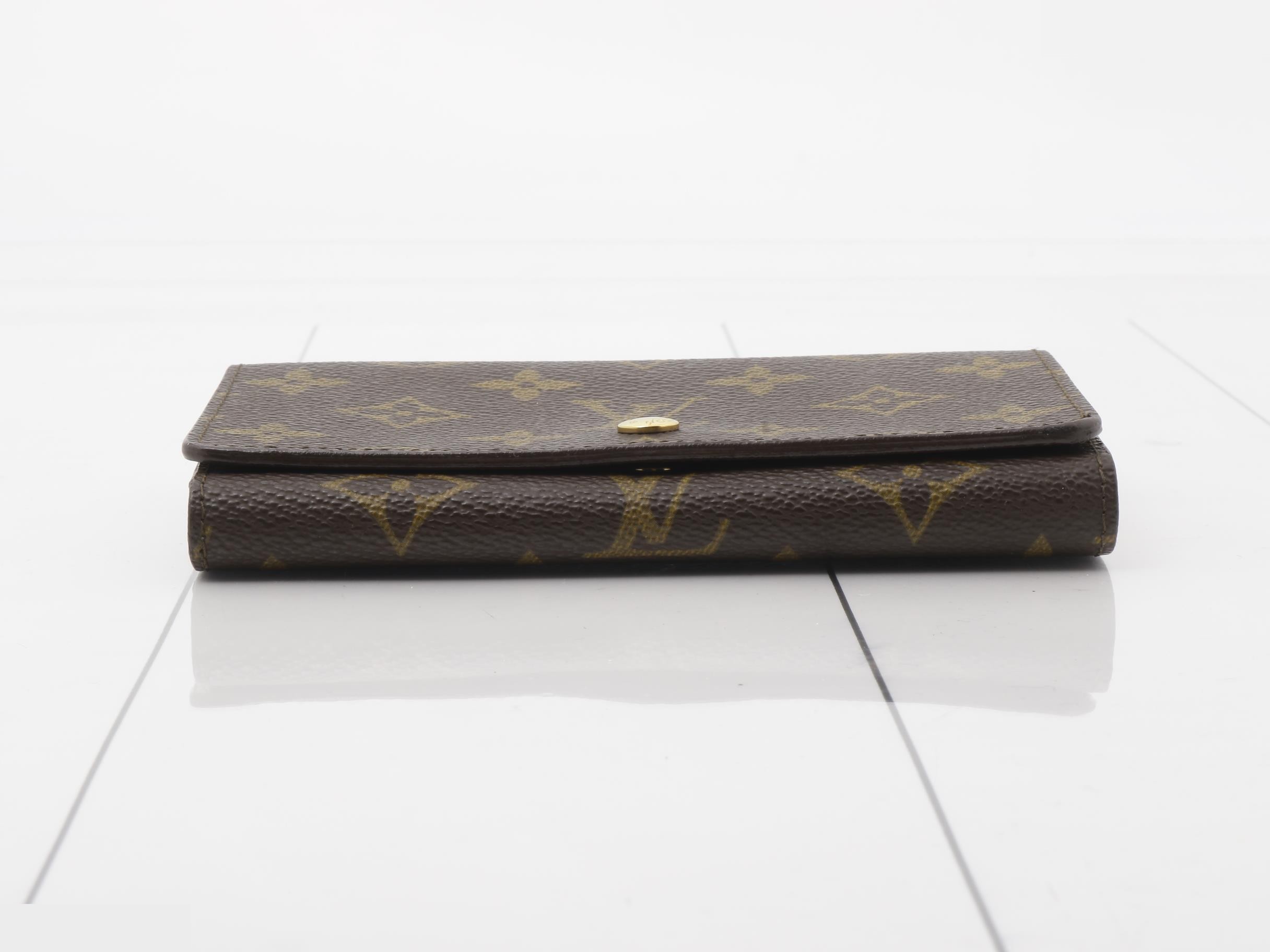 wallet — view 3