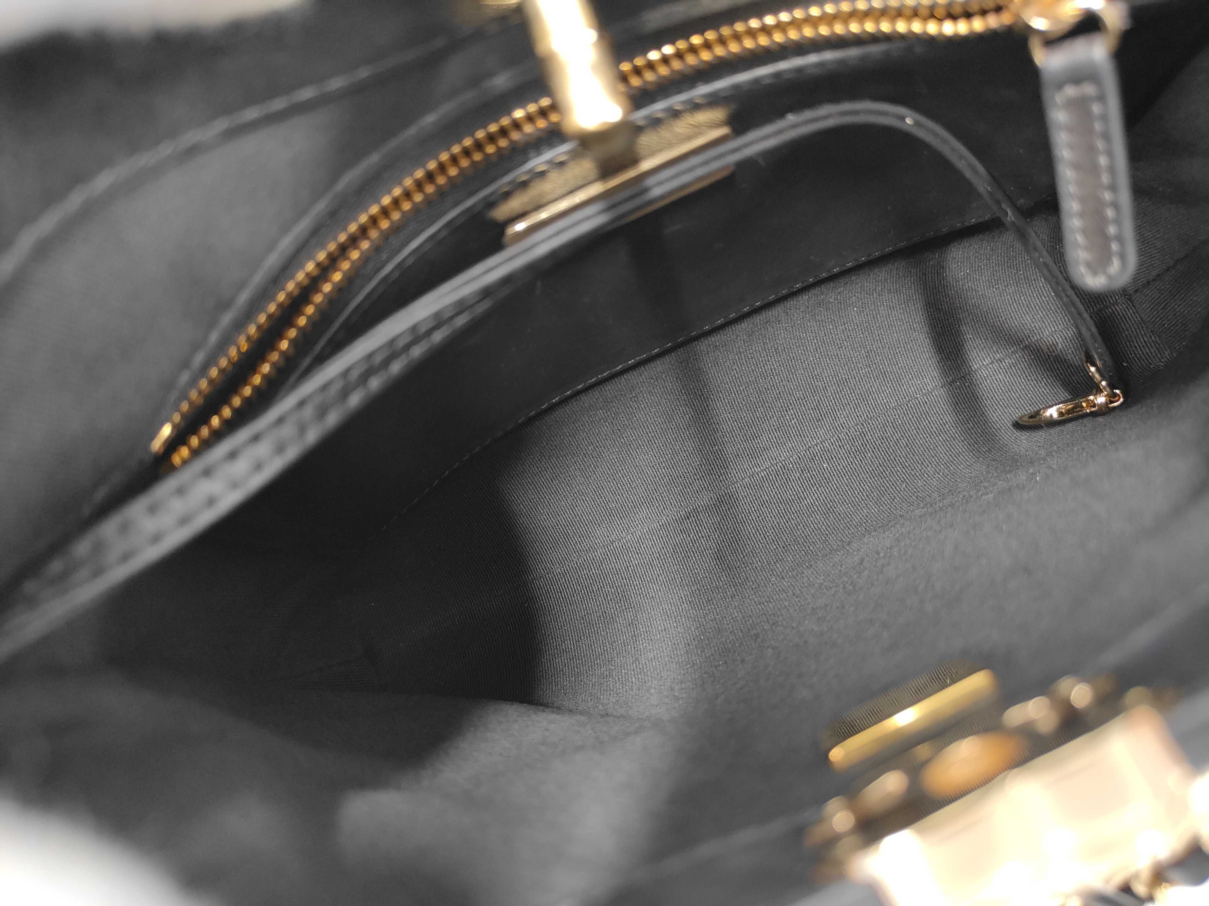 31 Mini Shopping Bag, Cowhide Leather Shoulder Bag — view 6