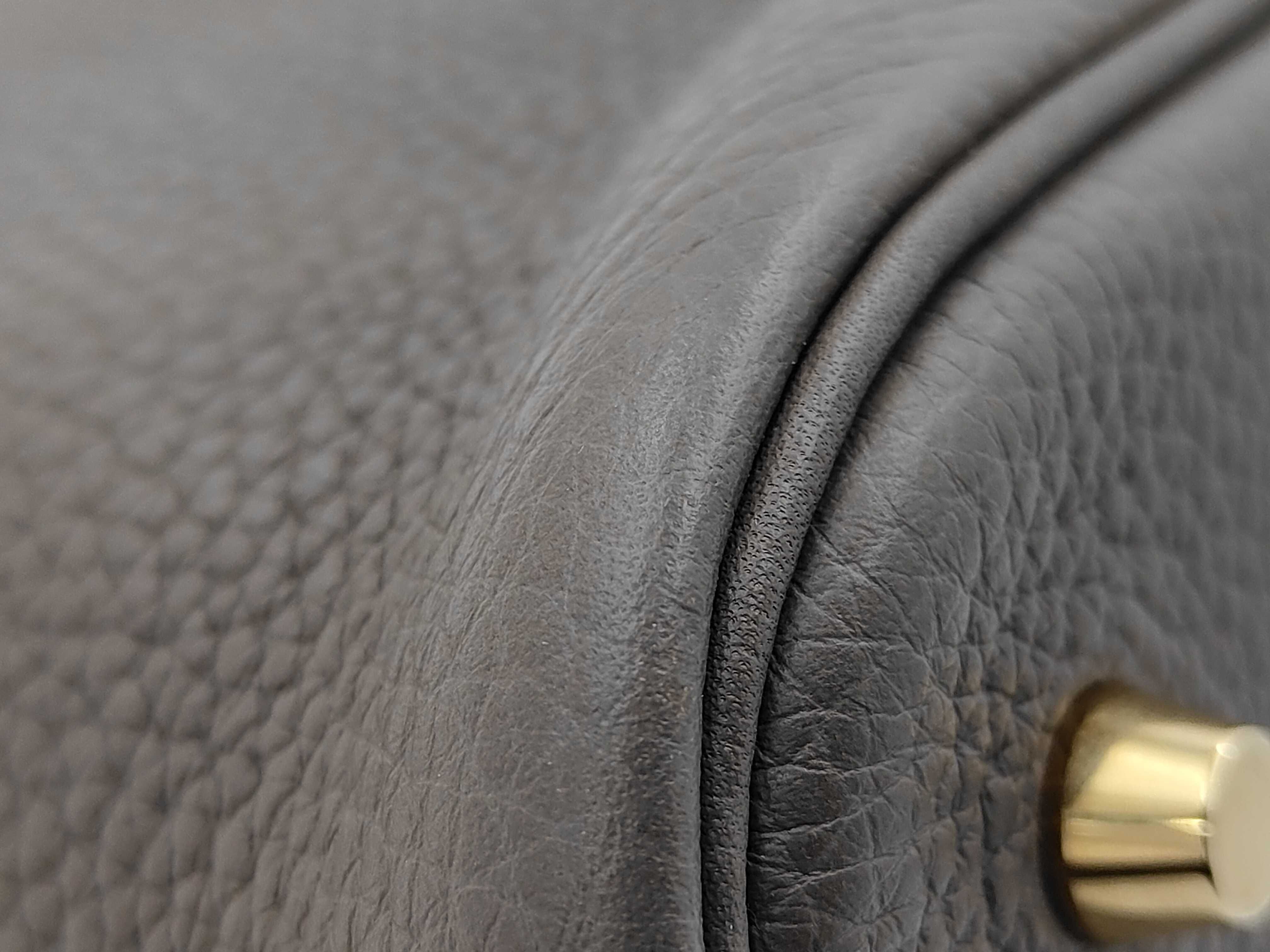 Picotin Lock 22 MM Taurillon Clemence Leather, Etoupe Leather, Gold Hardware, Y: 2020 Handbag — view 6