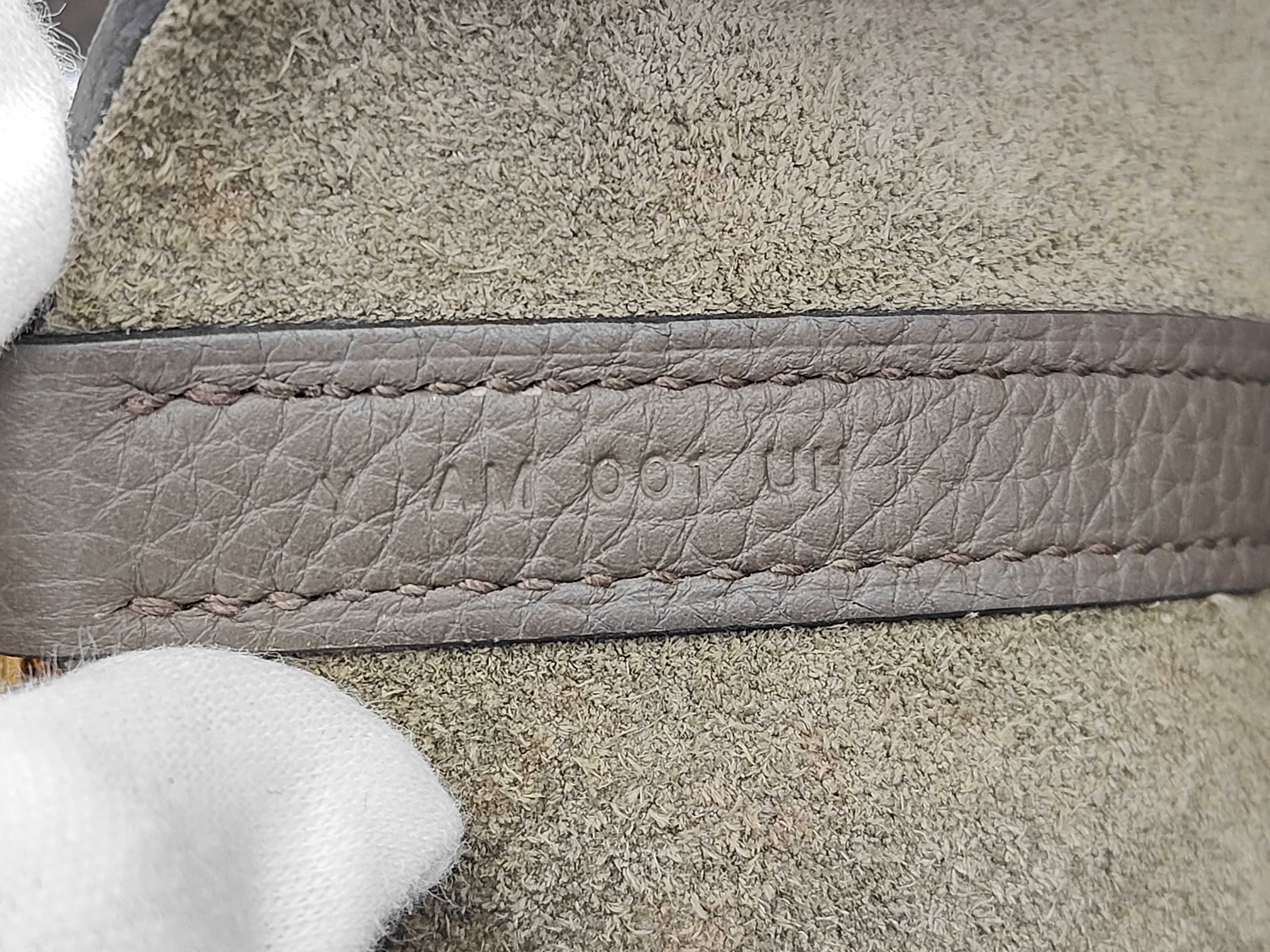 Picotin Lock 22 MM Taurillon Clemence Leather, Etoupe Leather, Gold Hardware, Y: 2020 Handbag — view 9