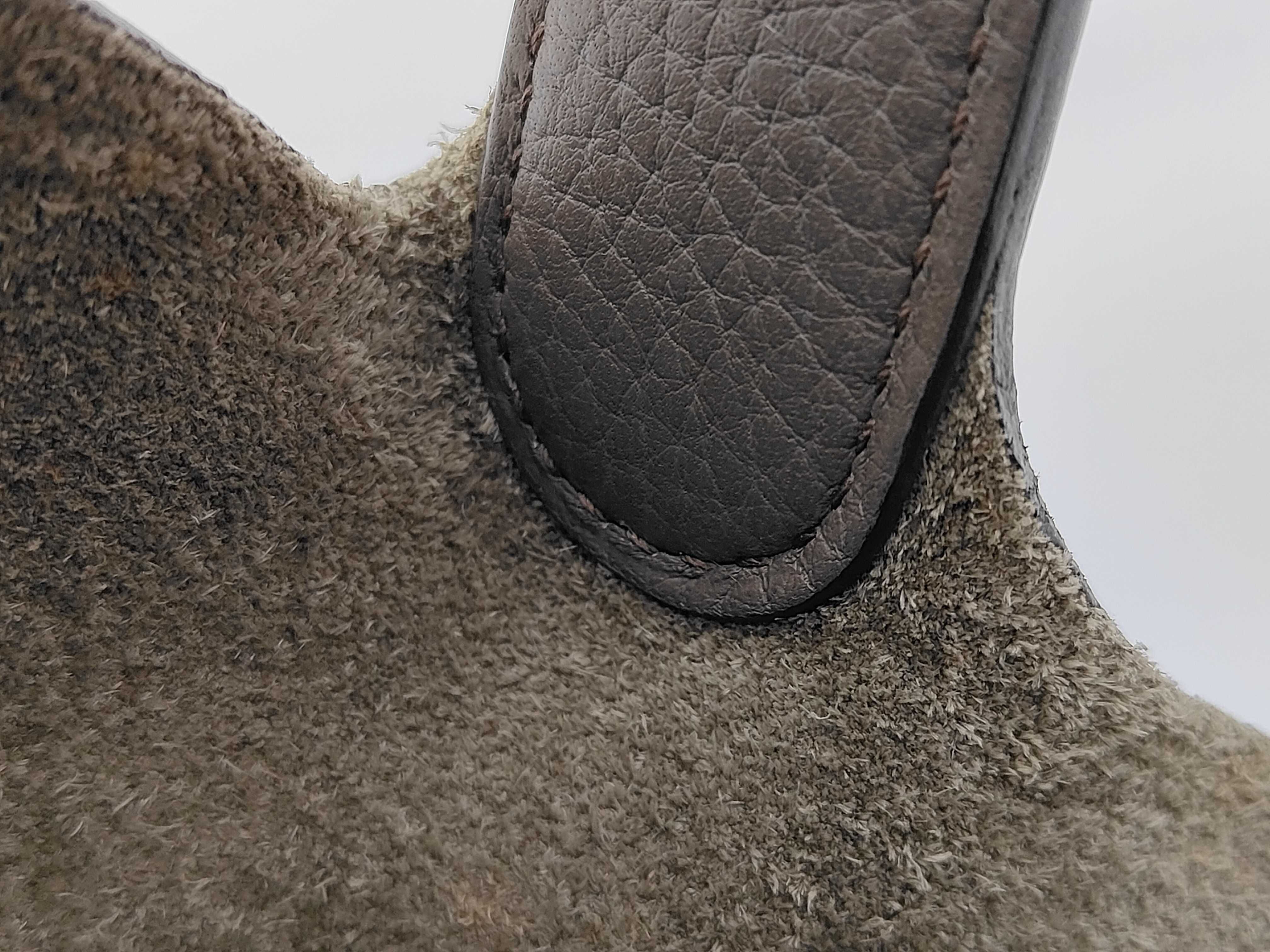 Picotin Lock 22 MM Taurillon Clemence Leather, Etoupe Leather, Gold Hardware, Y: 2020 Handbag — view 10