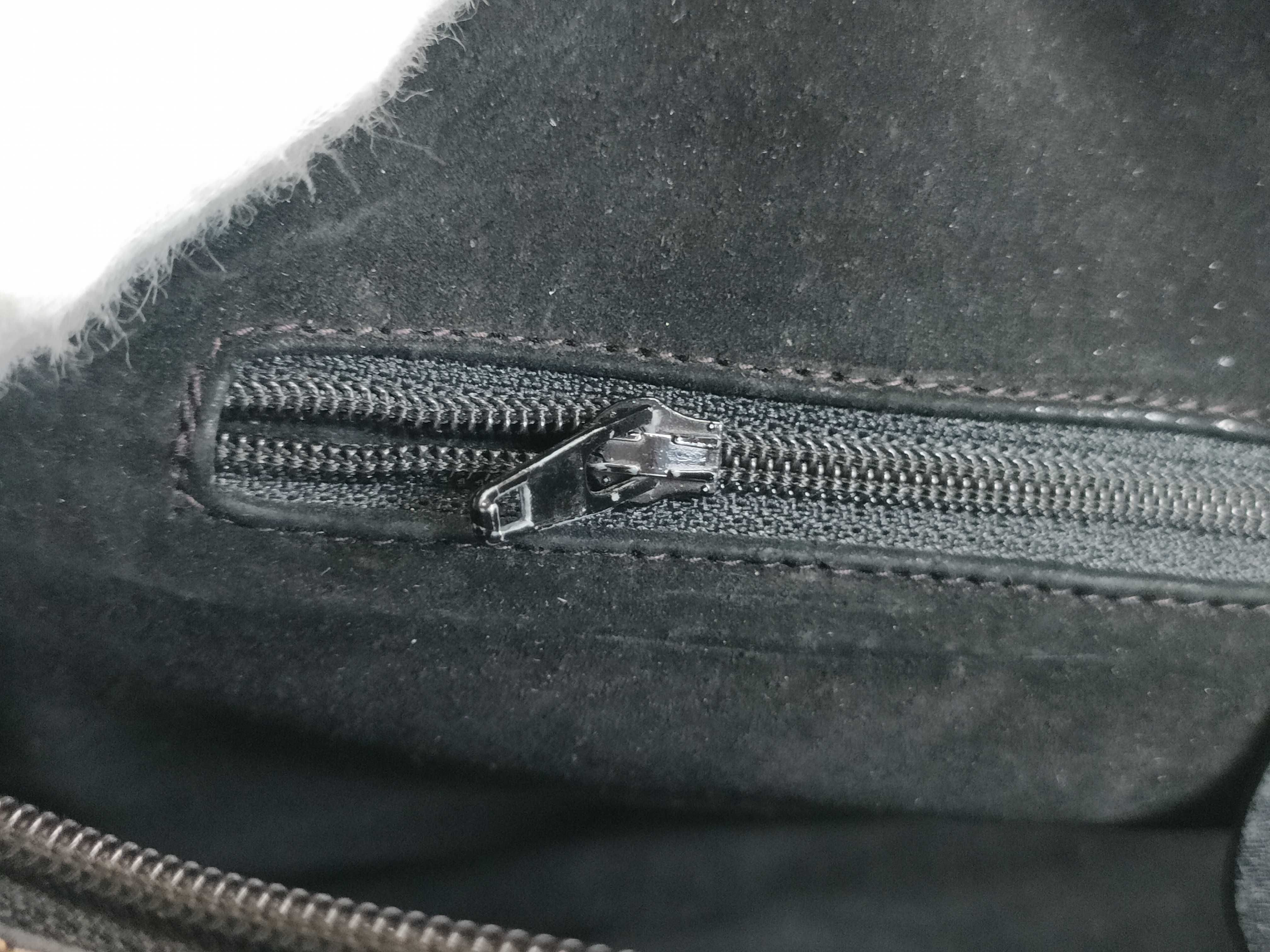GG Plus Leather Shoulder Bag — view 12