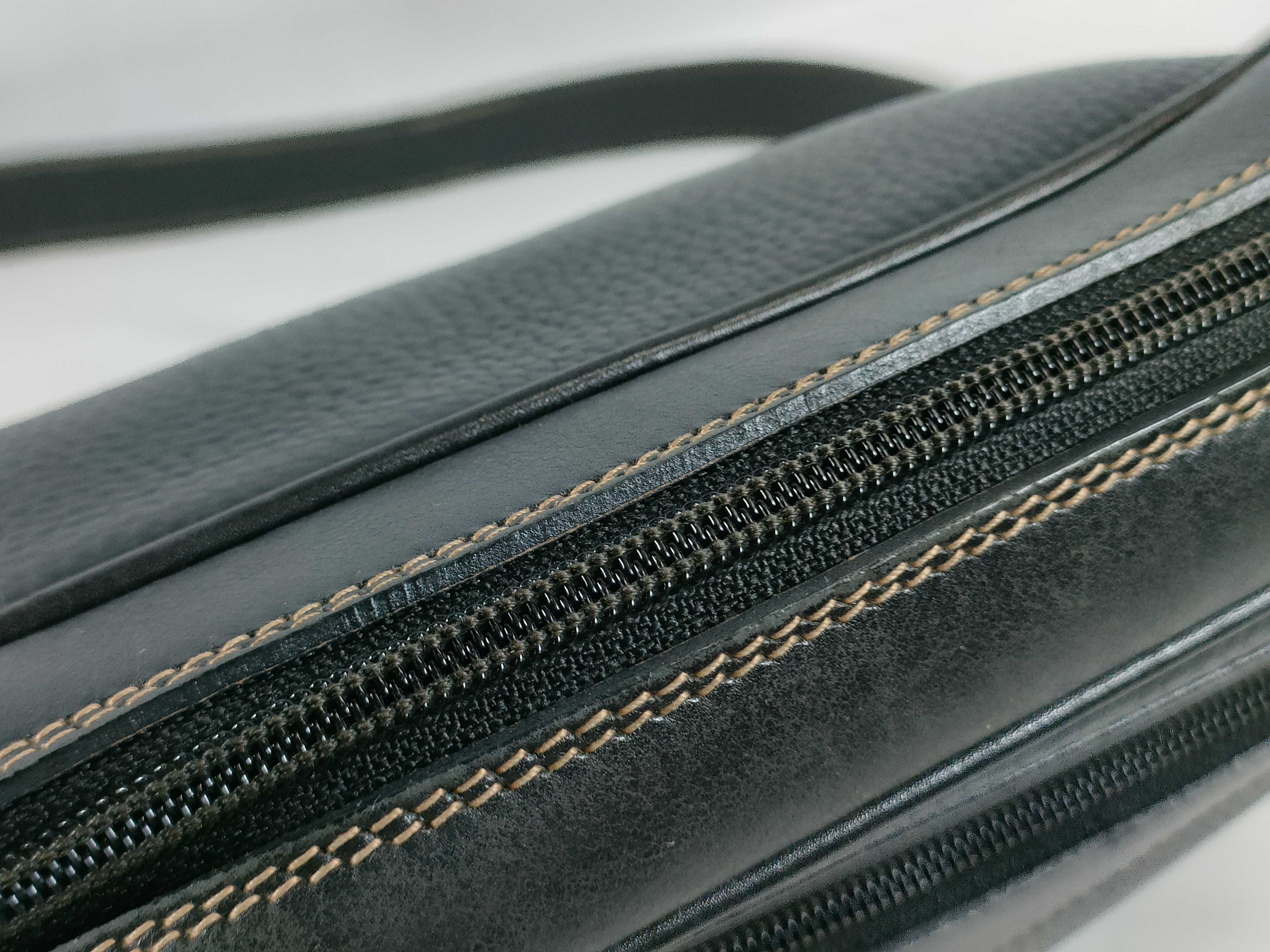 GG Plus Leather Shoulder Bag — view 9