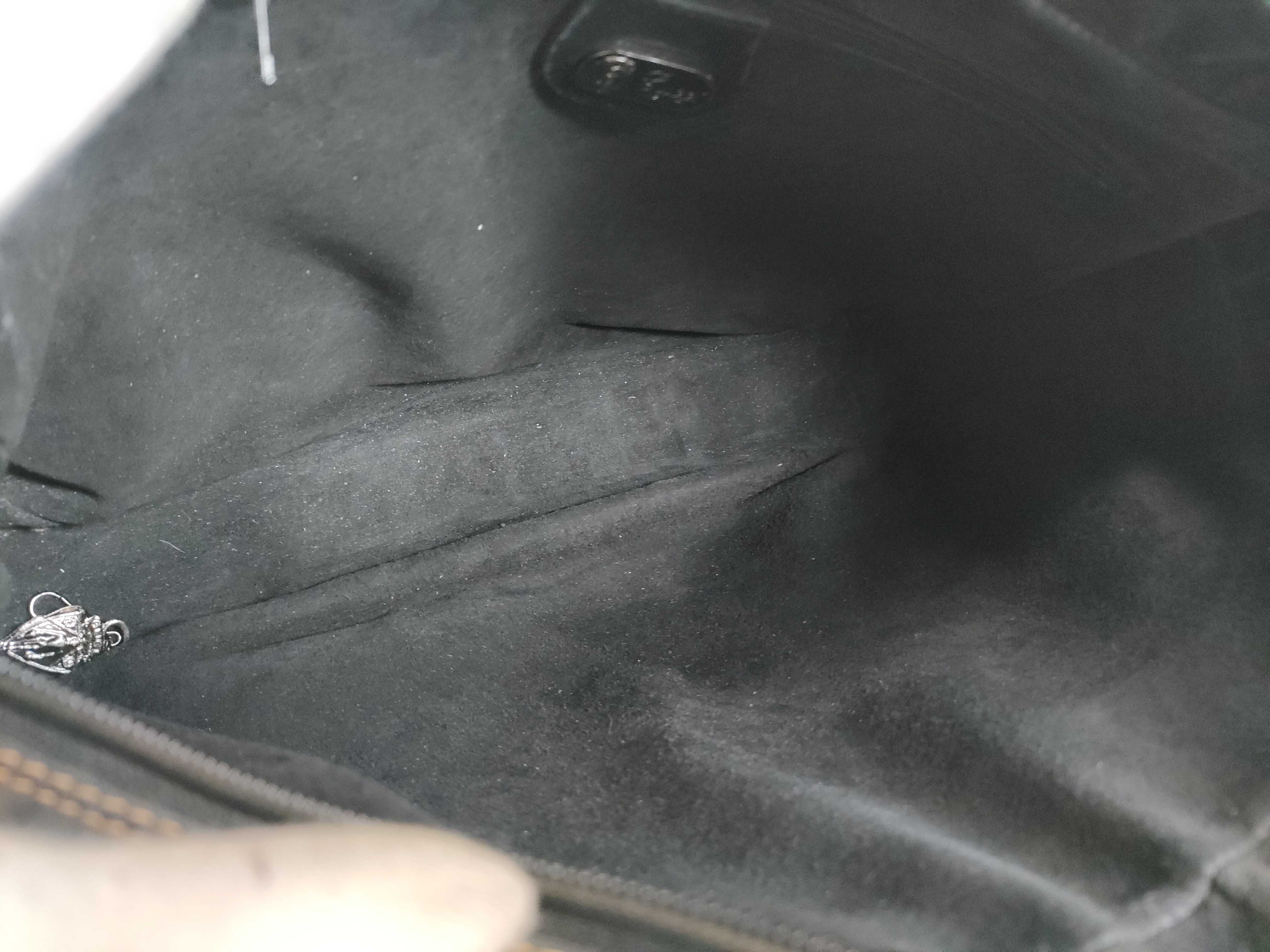 GG Plus Leather Shoulder Bag — view 10