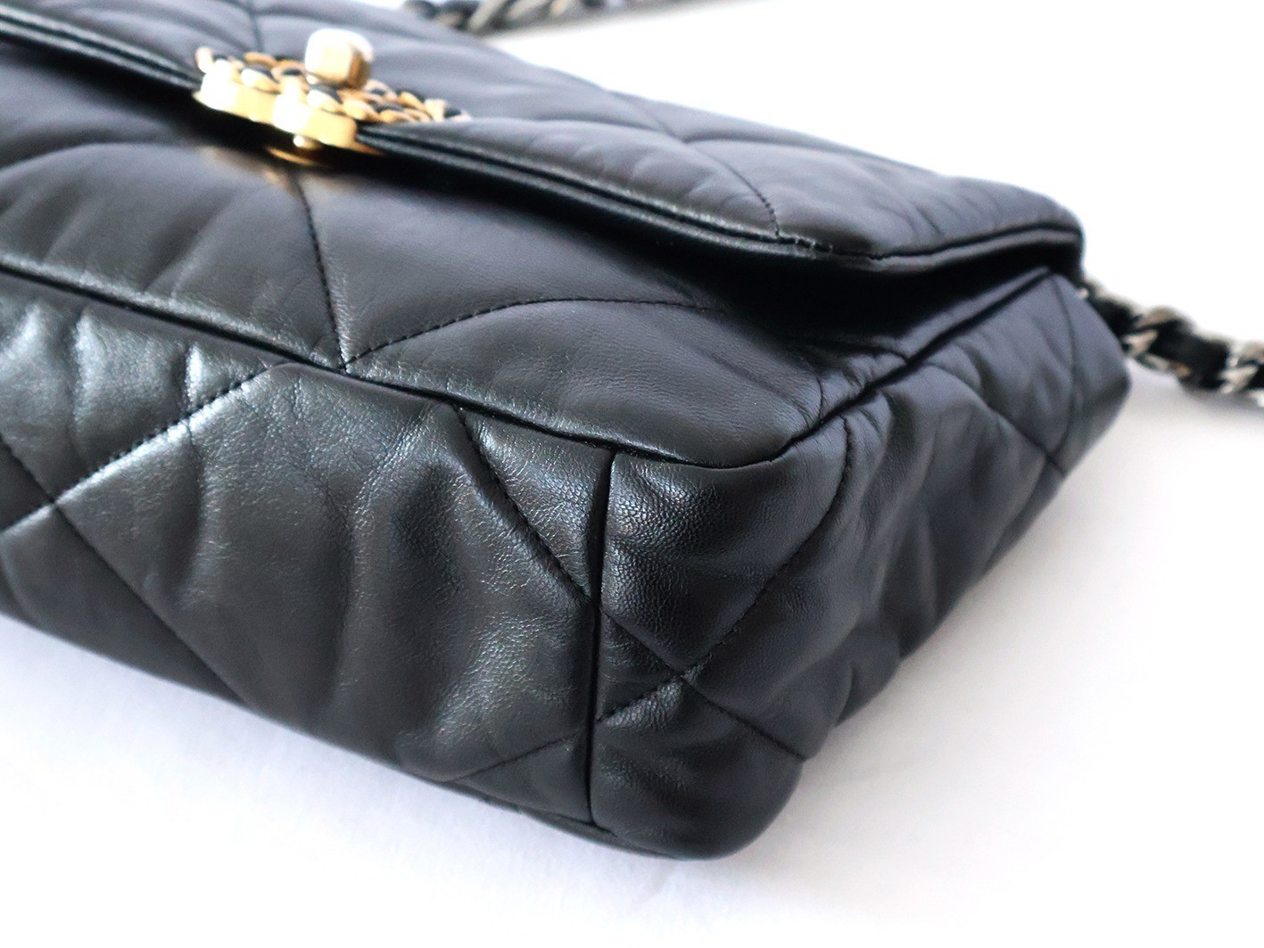 19 Lambskin Chain Shoulder Bag, Black — view 4