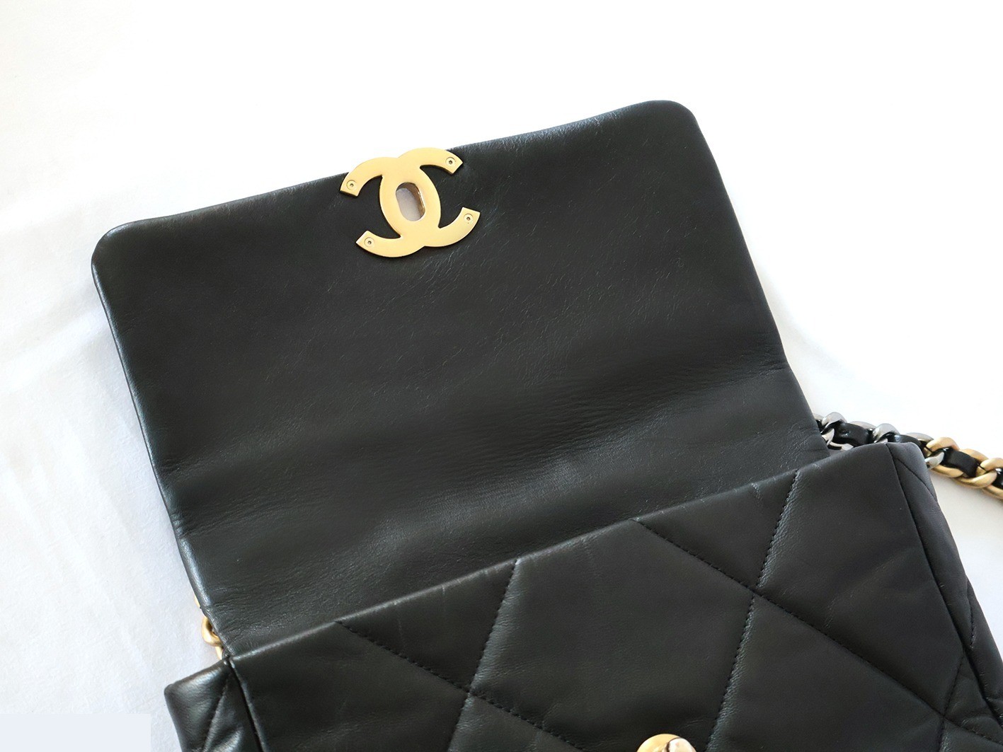 19 Lambskin Chain Shoulder Bag, Black — view 9