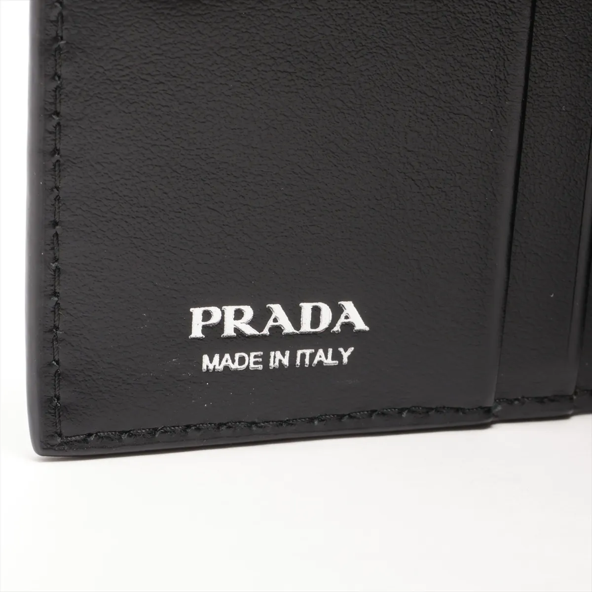 Vitello Dino Leather Compact Wallet Black — view 6