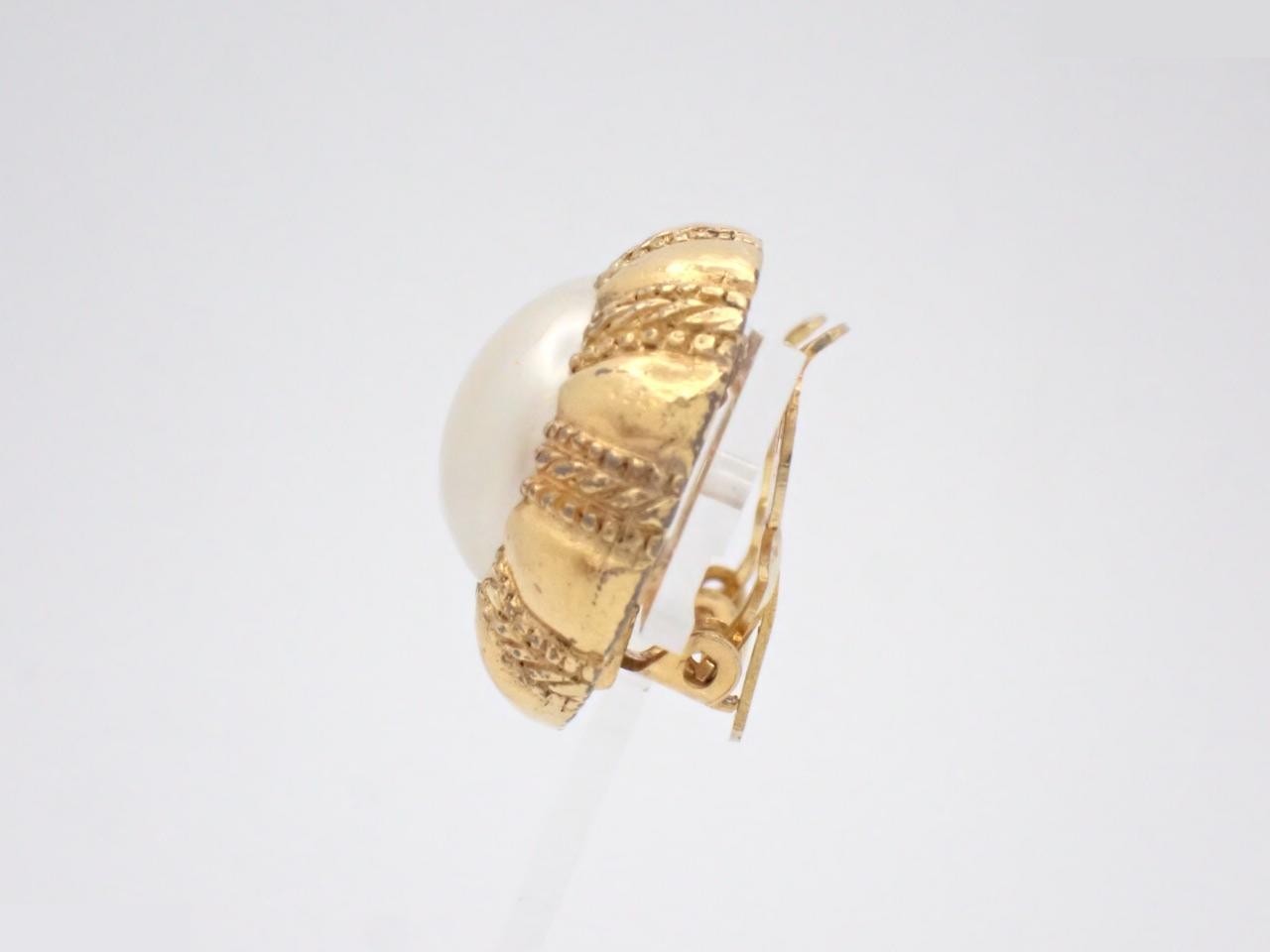 Faux pearls — view 3