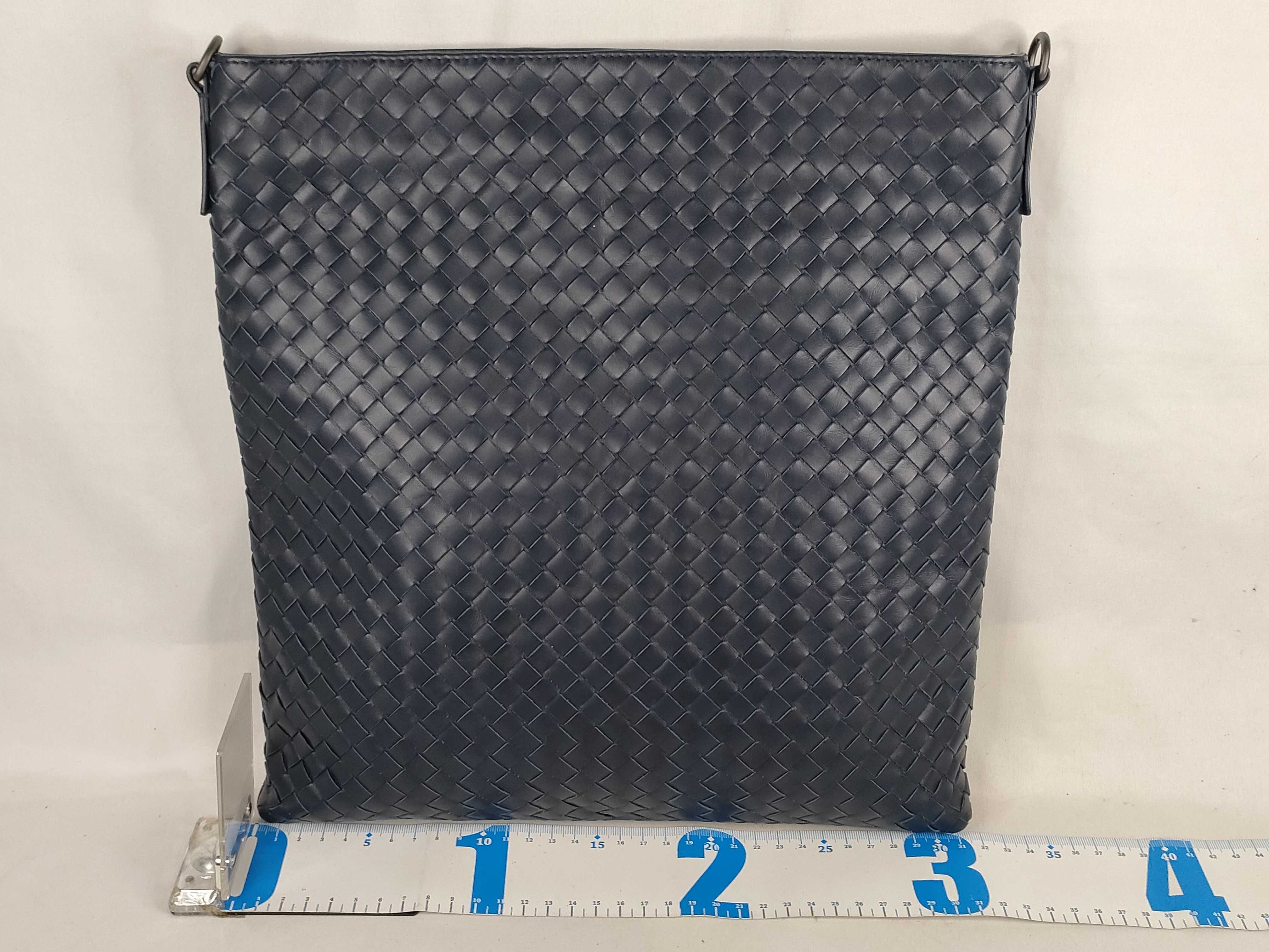 Intrecciato Bottega Veneta Shoulder Bag — view 2