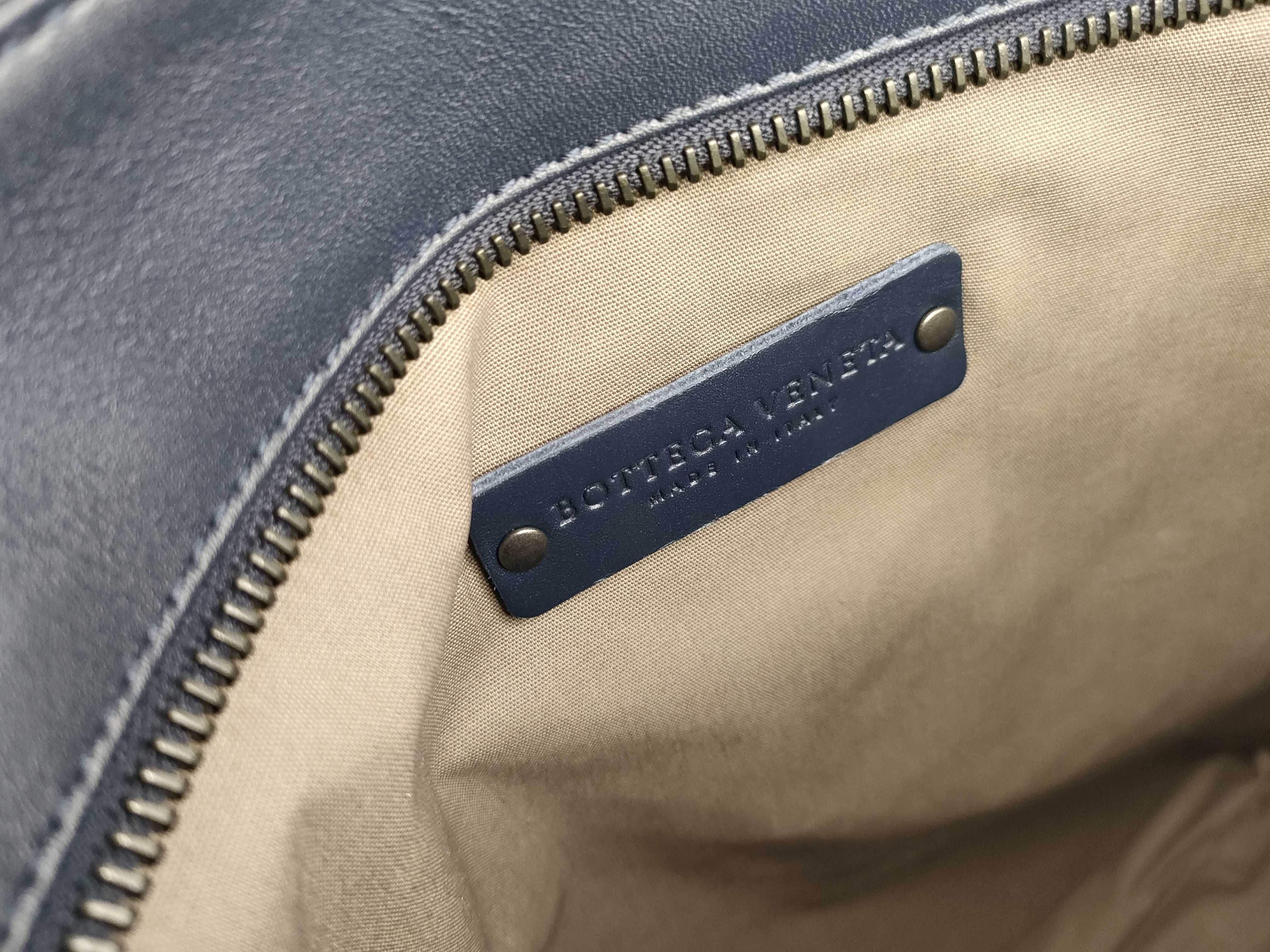 Intrecciato Bottega Veneta Shoulder Bag — view 11