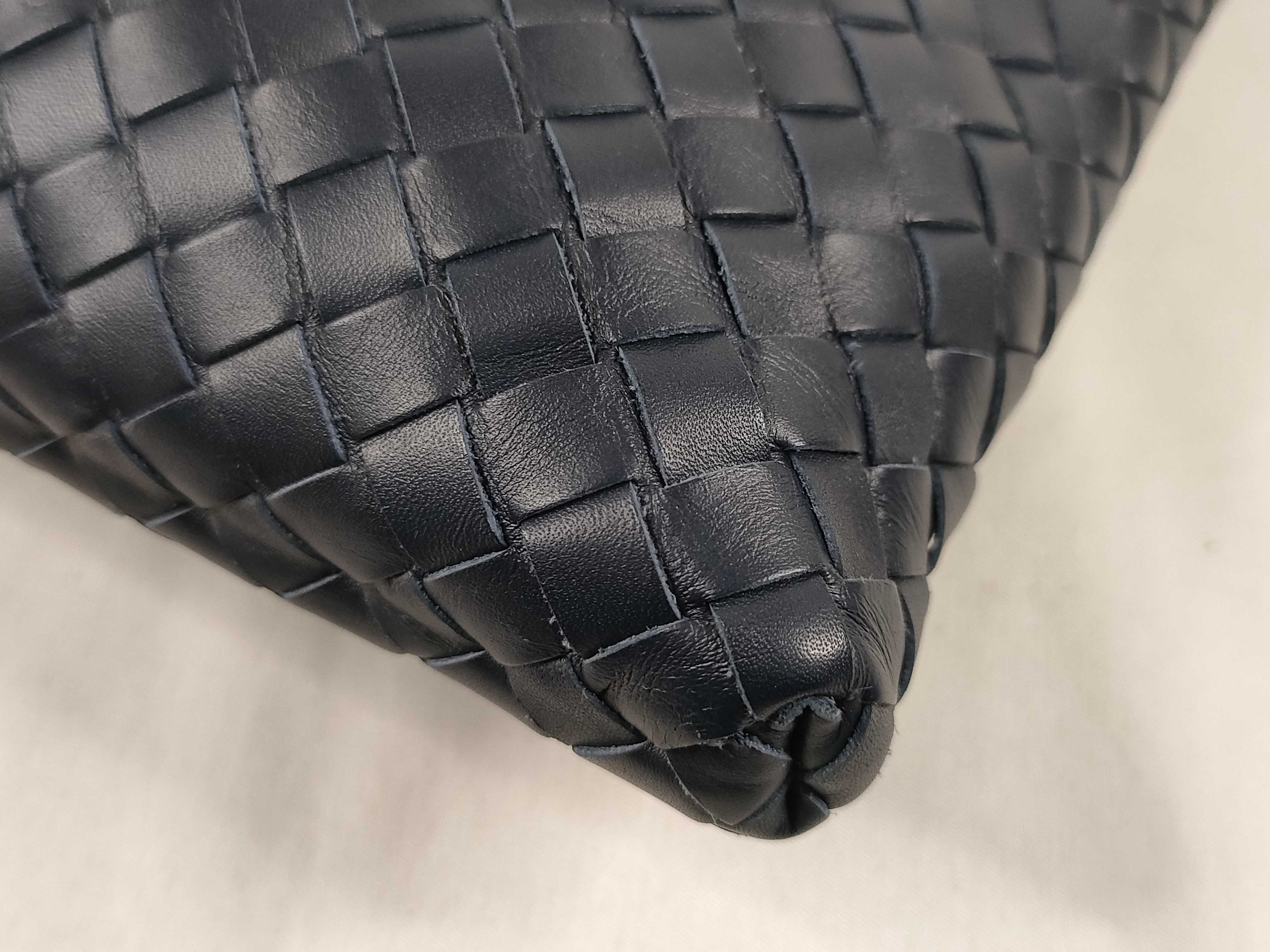 Intrecciato Bottega Veneta Shoulder Bag — view 6