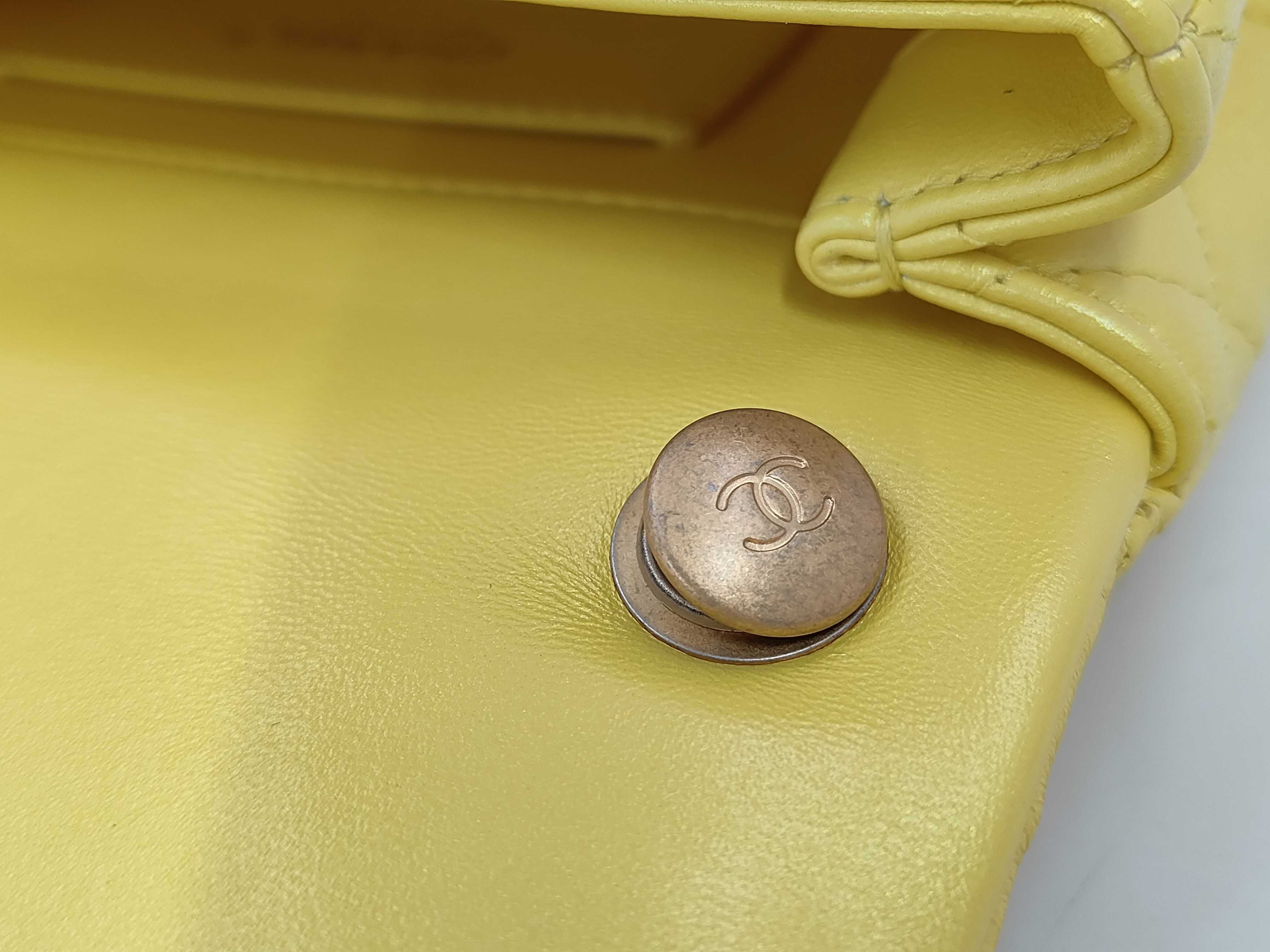 Matelassé Chain Shoulder Bag, Lambskin, Metallic Yellow — view 9