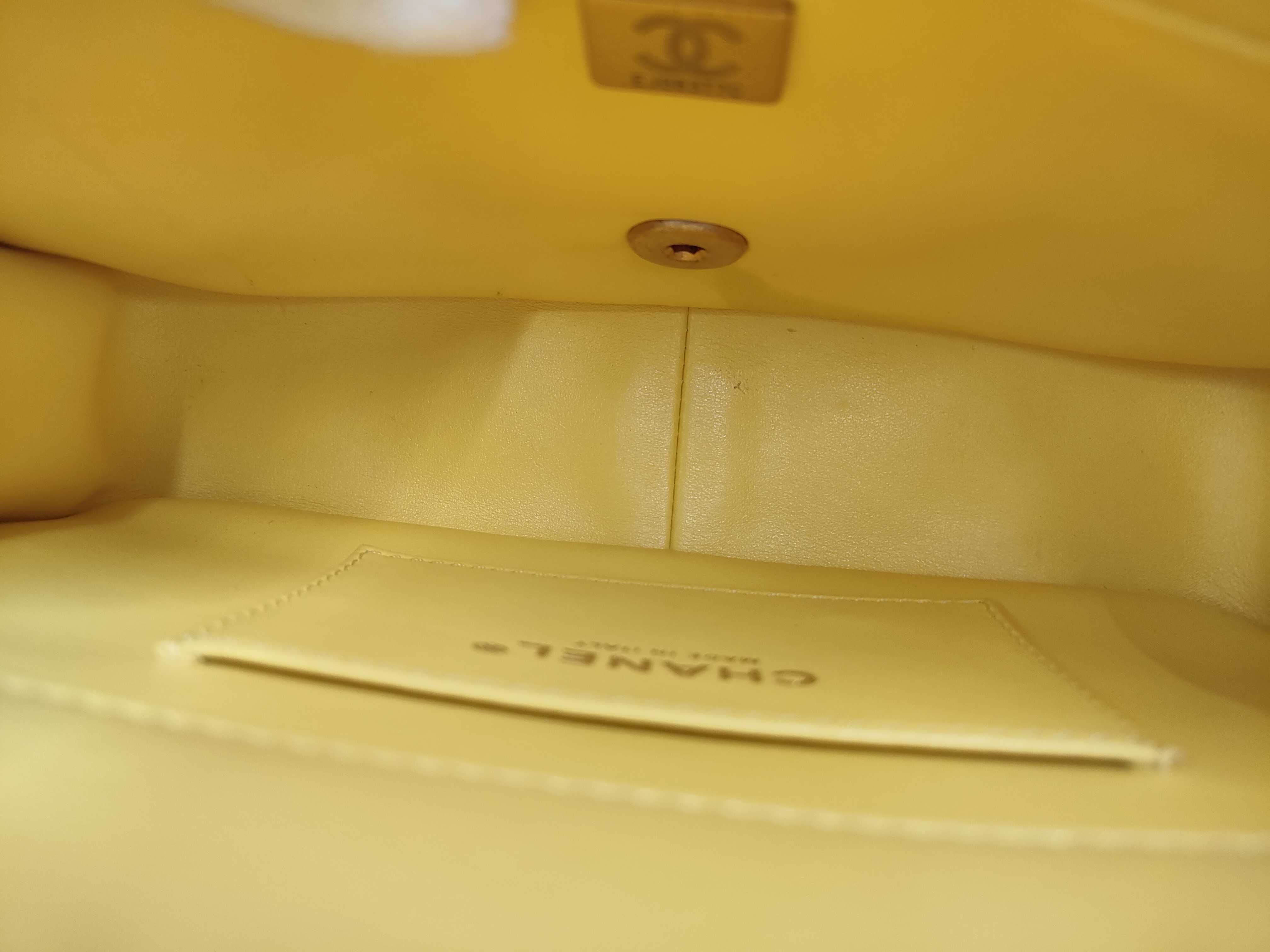 Matelassé Chain Shoulder Bag, Lambskin, Metallic Yellow — view 10