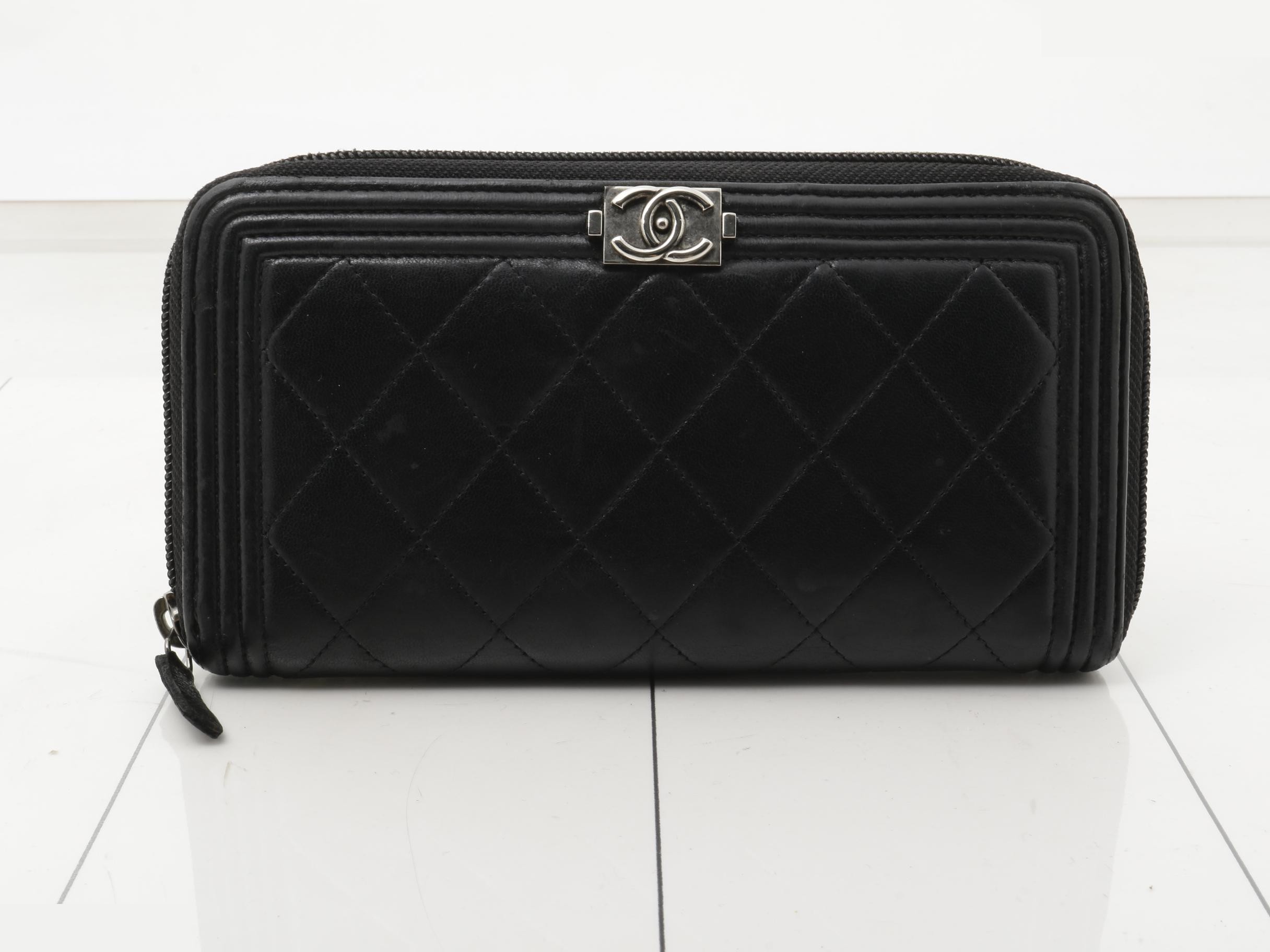 Boy Chanel Round Zip Wallet