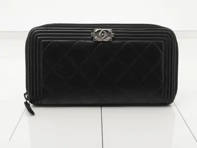 Boy Chanel Round Zip Wallet