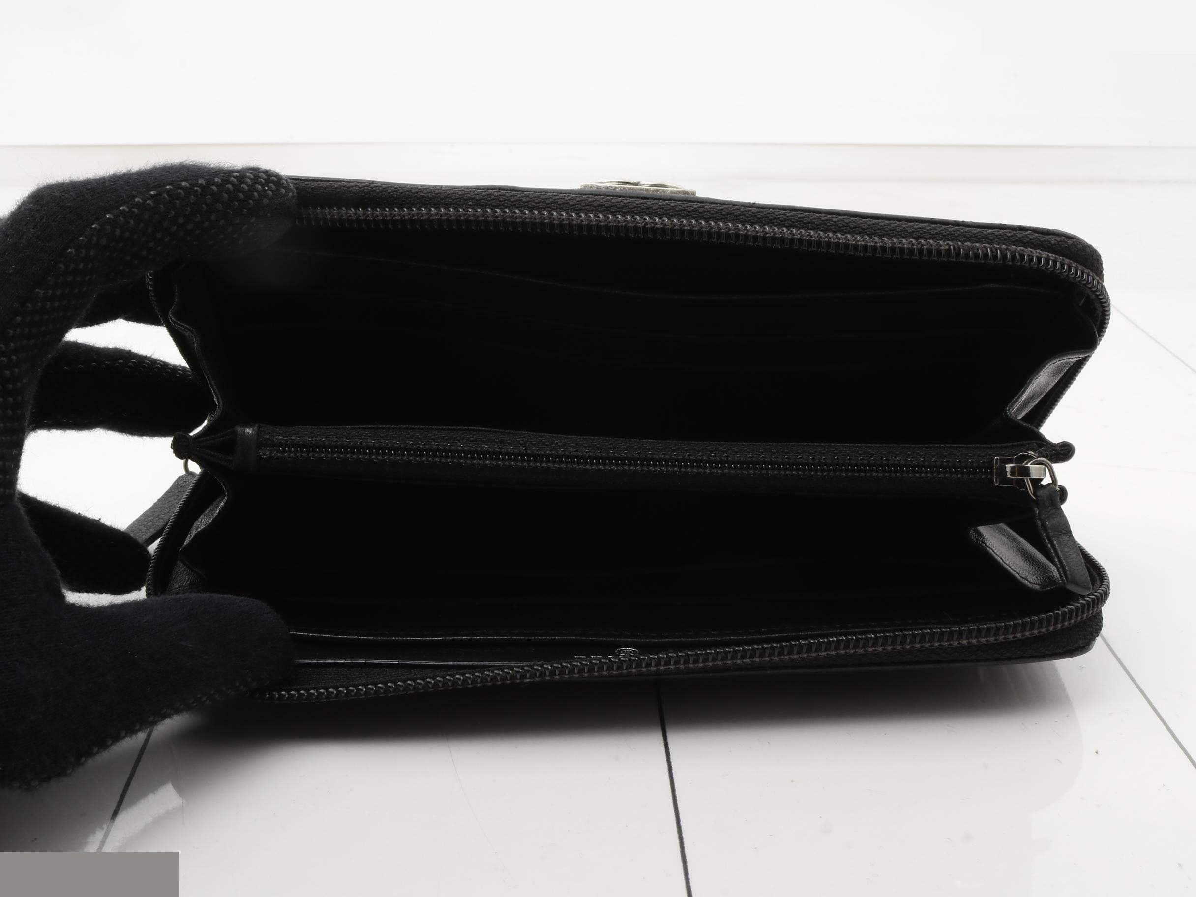 Boy Chanel Round Zip Wallet — view 4