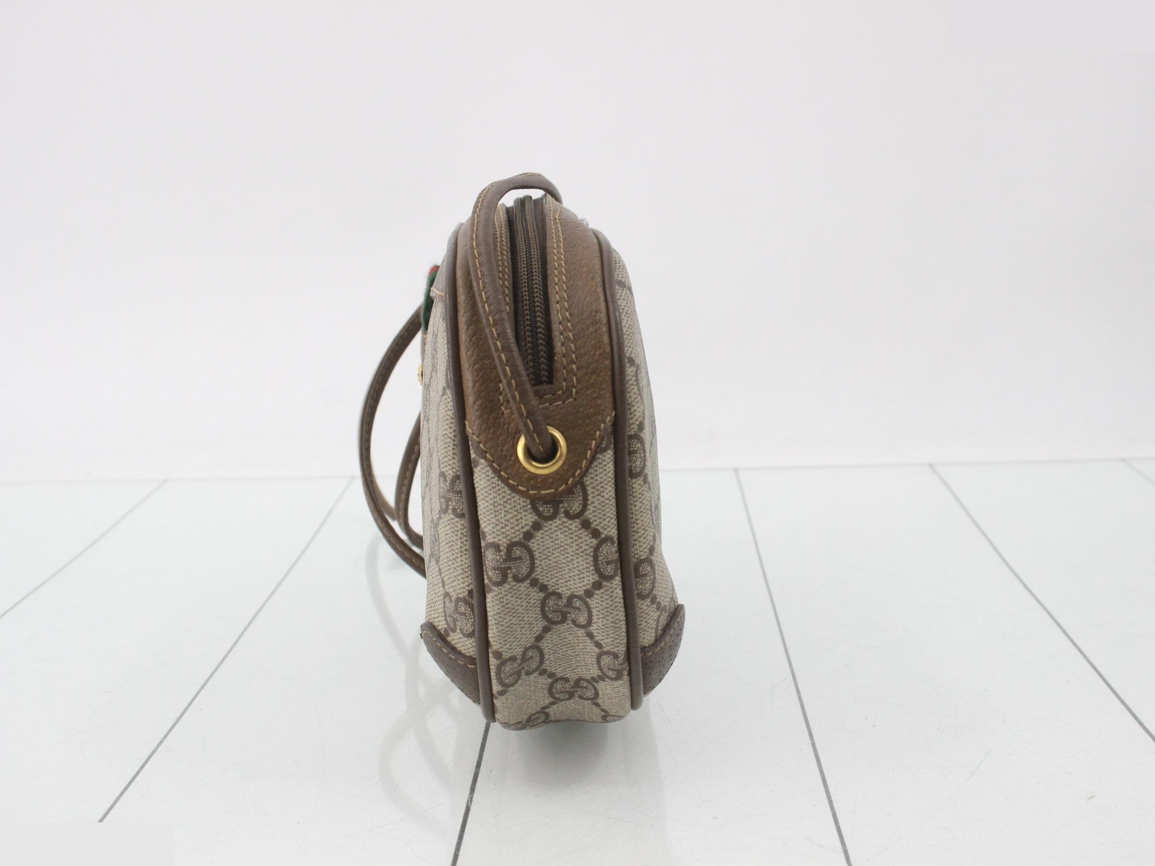 GG Supreme Shoulder Bag — view 3