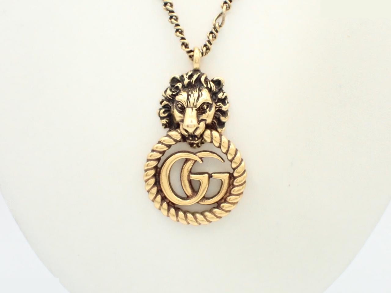 Lion's head necklace, chain approximately 52cm