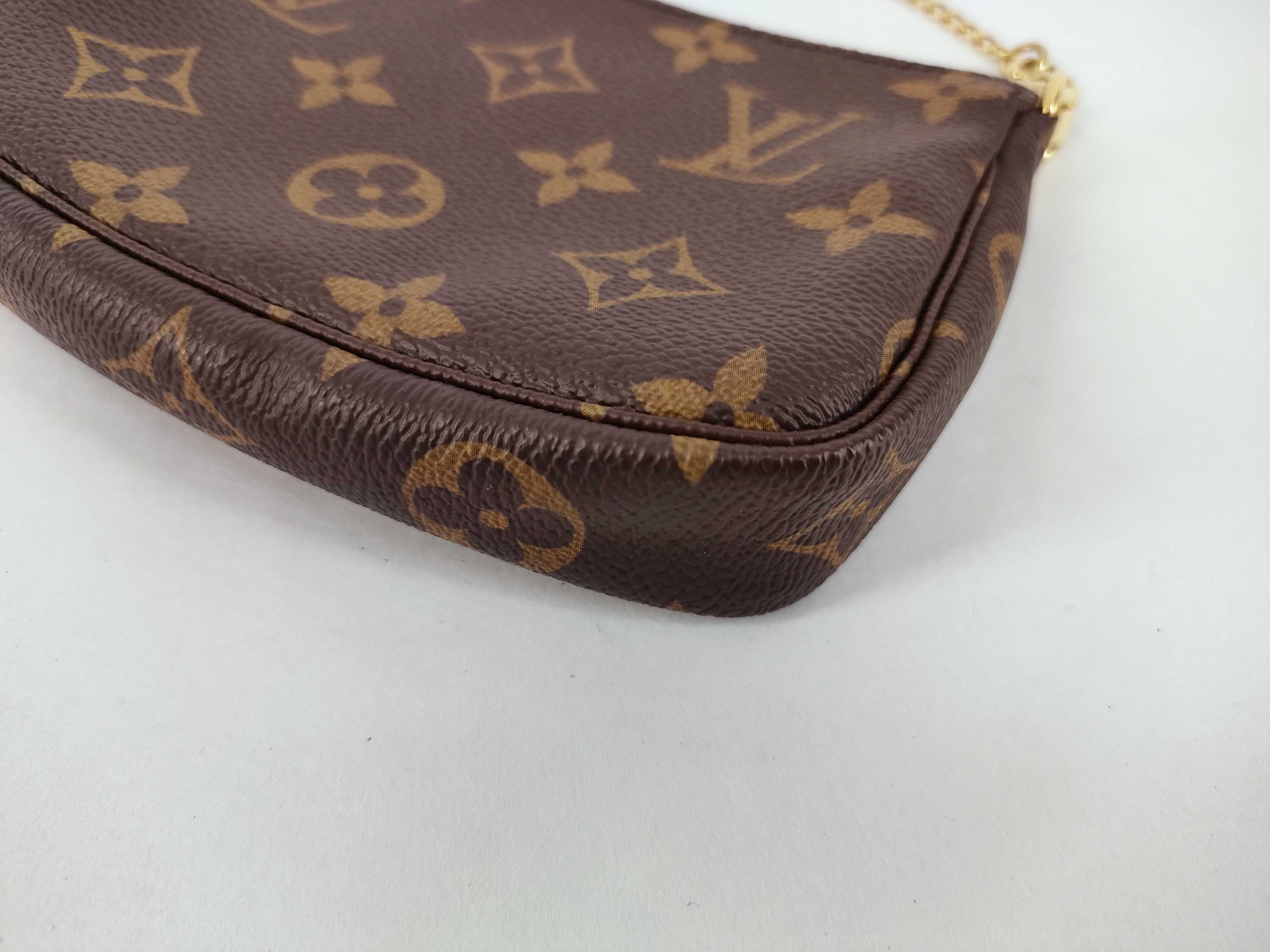 Monogram Louis Vuitton Monogram Mini Pochette Accessoires Vivienne M69752 Pouch — view 6