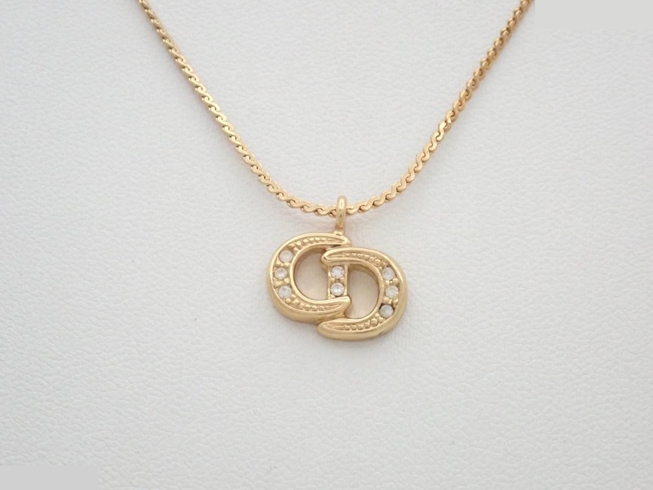 necklace, chain approximately 43cm