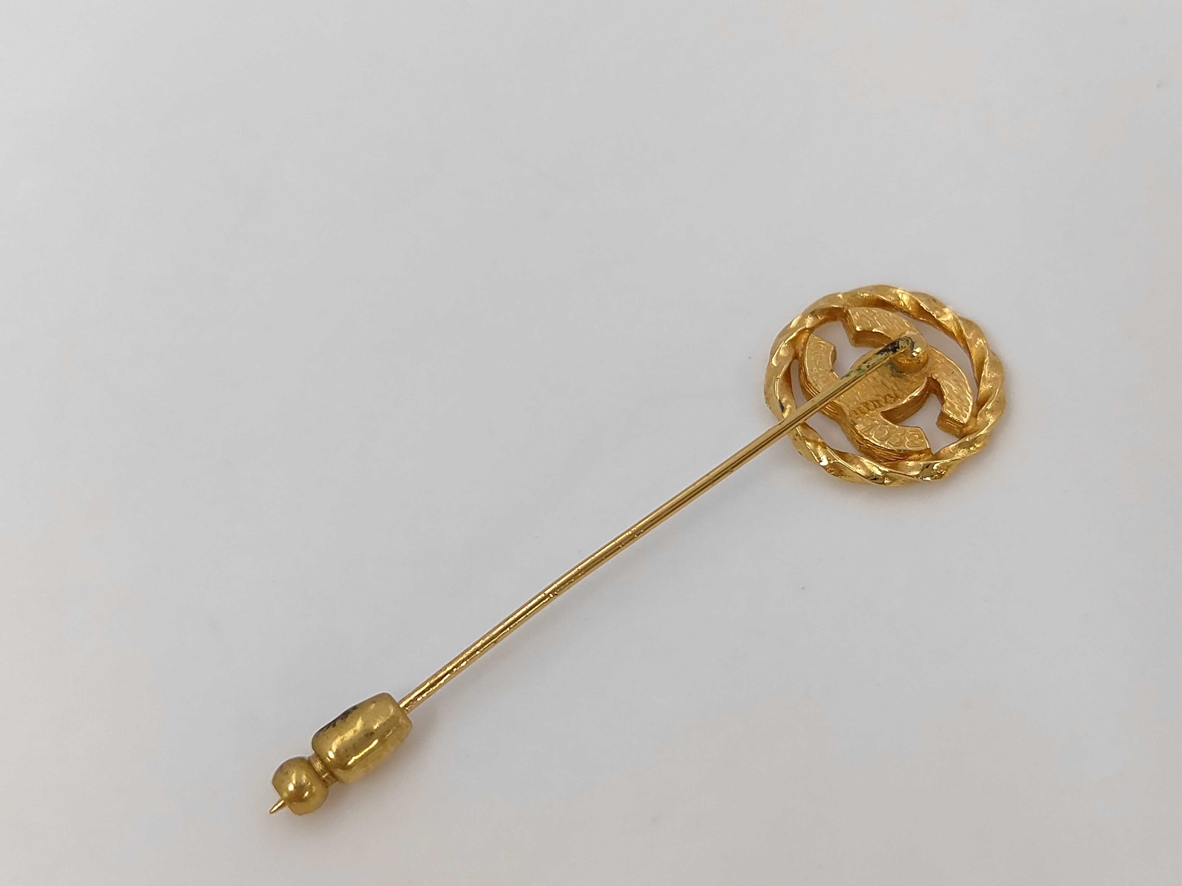 pin brooch — view 2