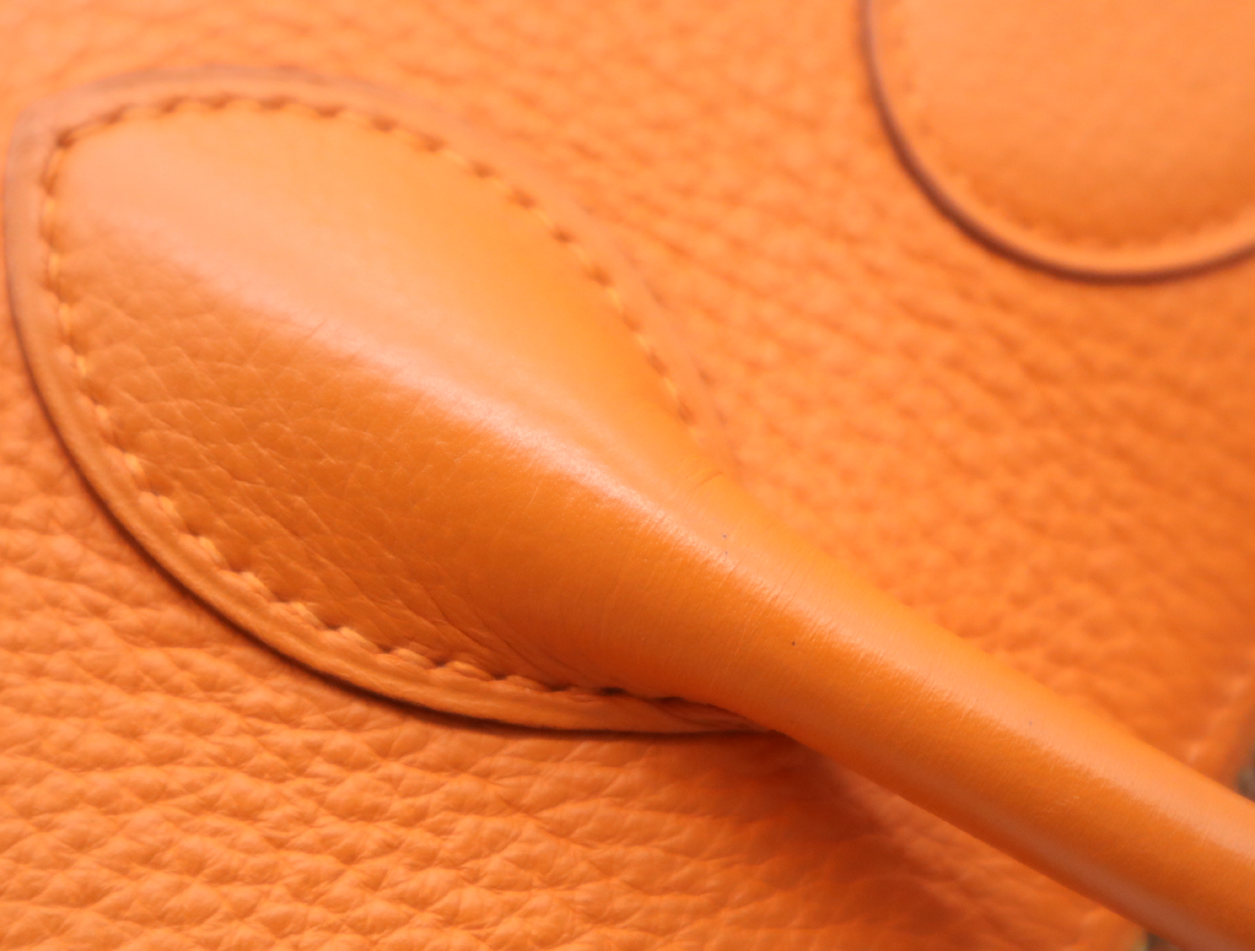 Leather Bolide 35 Shoulder Bag with Shoulder Strap, Padlock, 2 Keys, and Clochette. Orange. G Stamp. 2003. — view 9