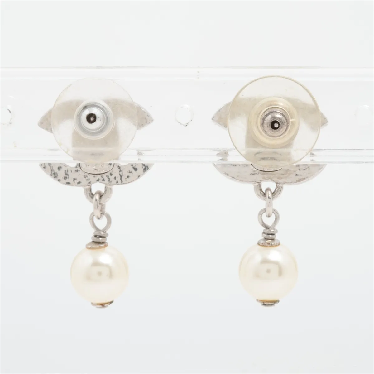 Coco Mark 05V Earrings (Pair) Metal x Faux Pearl Silver — view 2