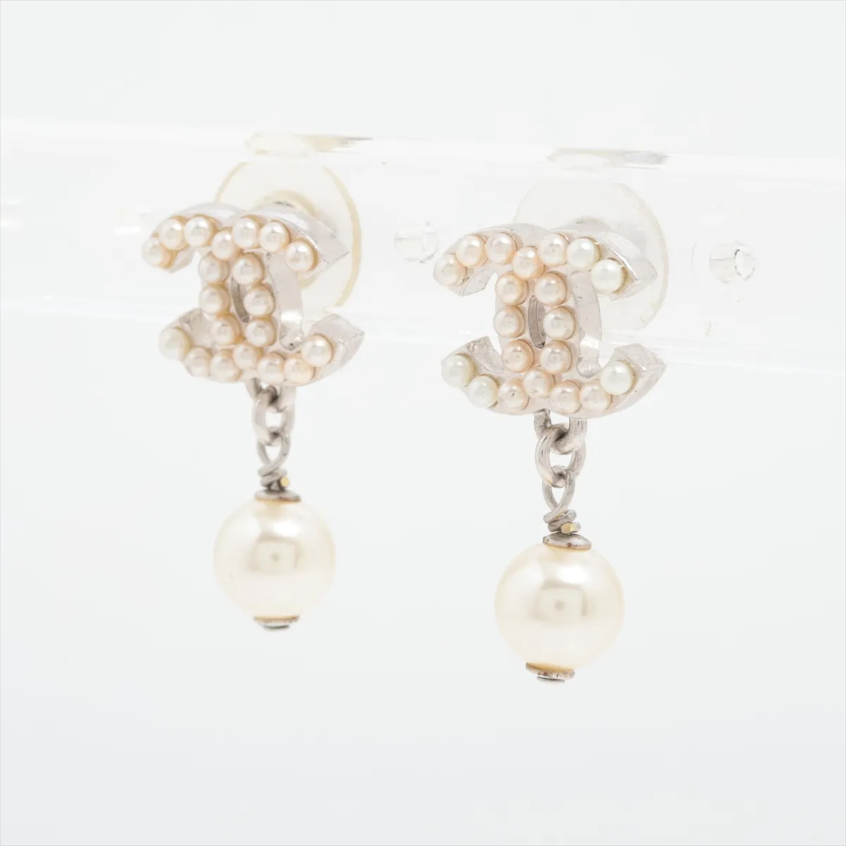 Coco Mark 05V Earrings (Pair) Metal x Faux Pearl Silver — view 3