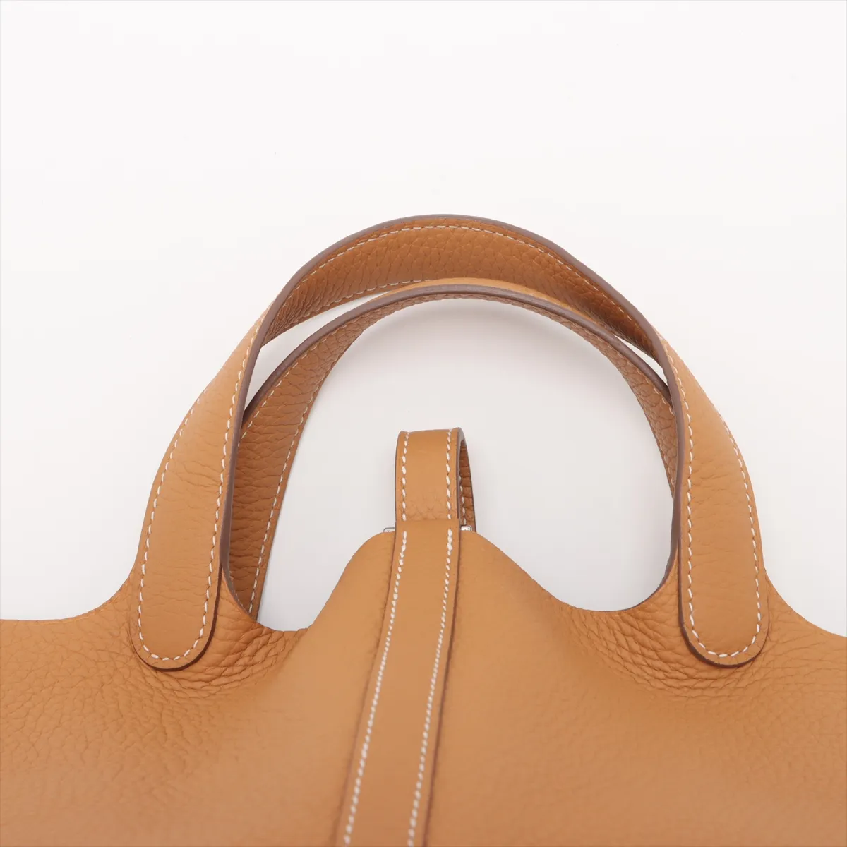 Picotin Lock 18 PM, Taurillon Clemence leather, Natural Sable, Silver hardware, W: 2024 — view 6