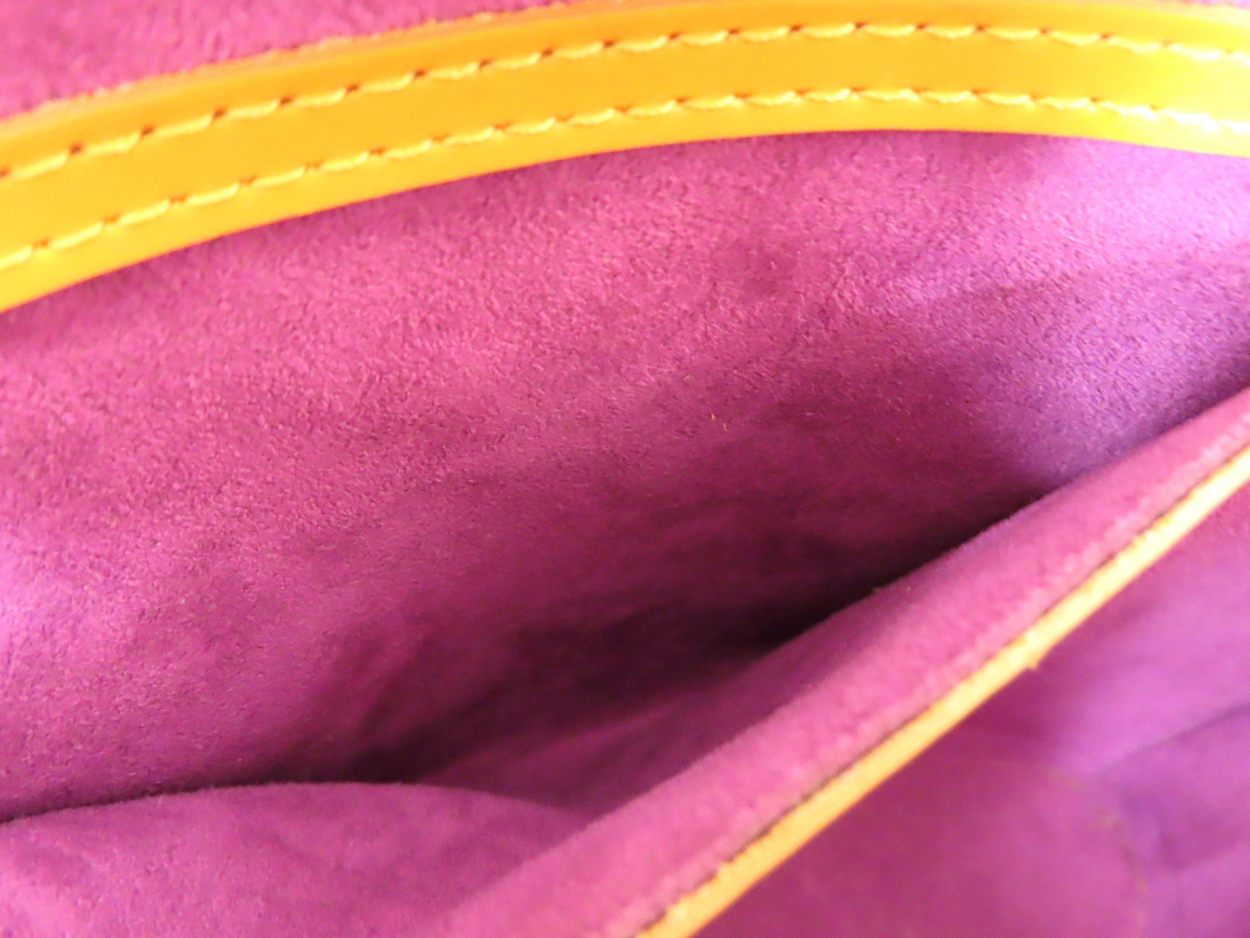 Epi LV Epi Saint Jacques M52279 Handbag — view 12