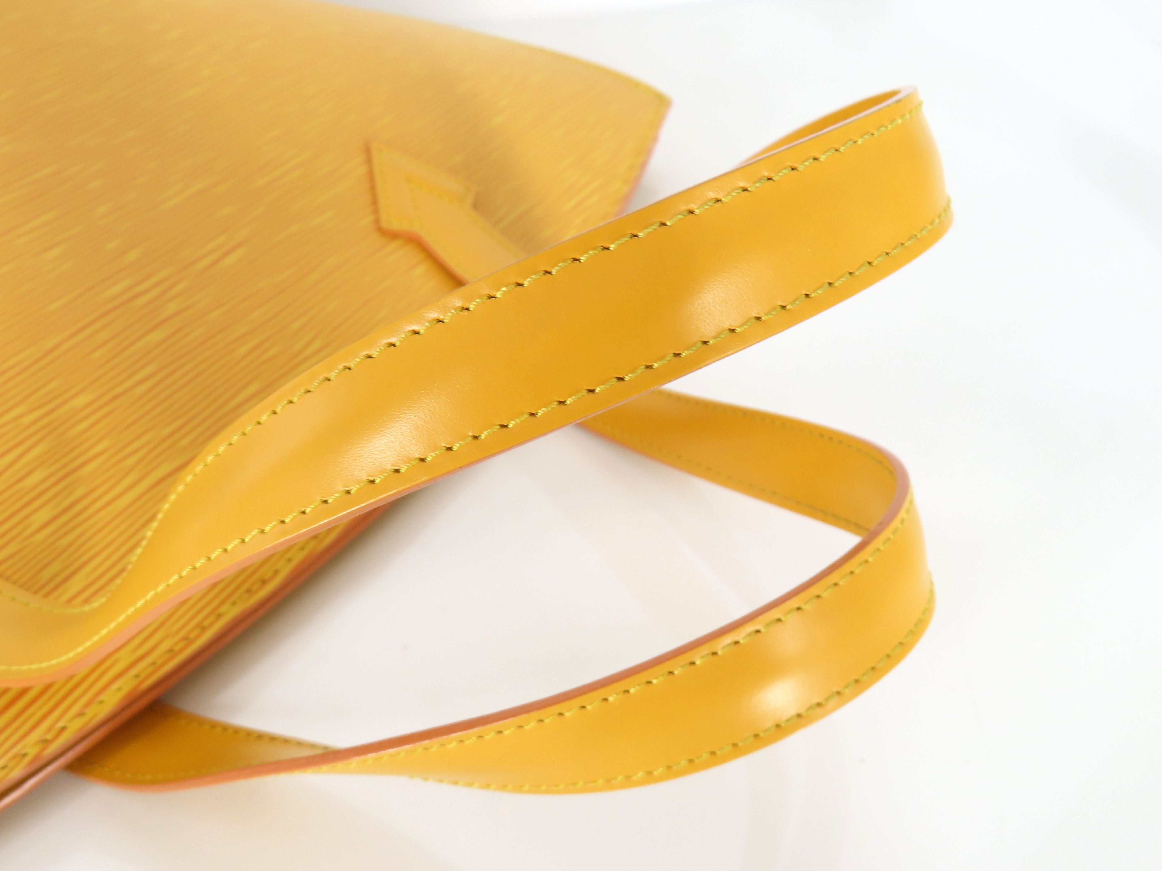 Epi LV Epi Saint Jacques M52279 Handbag — view 3