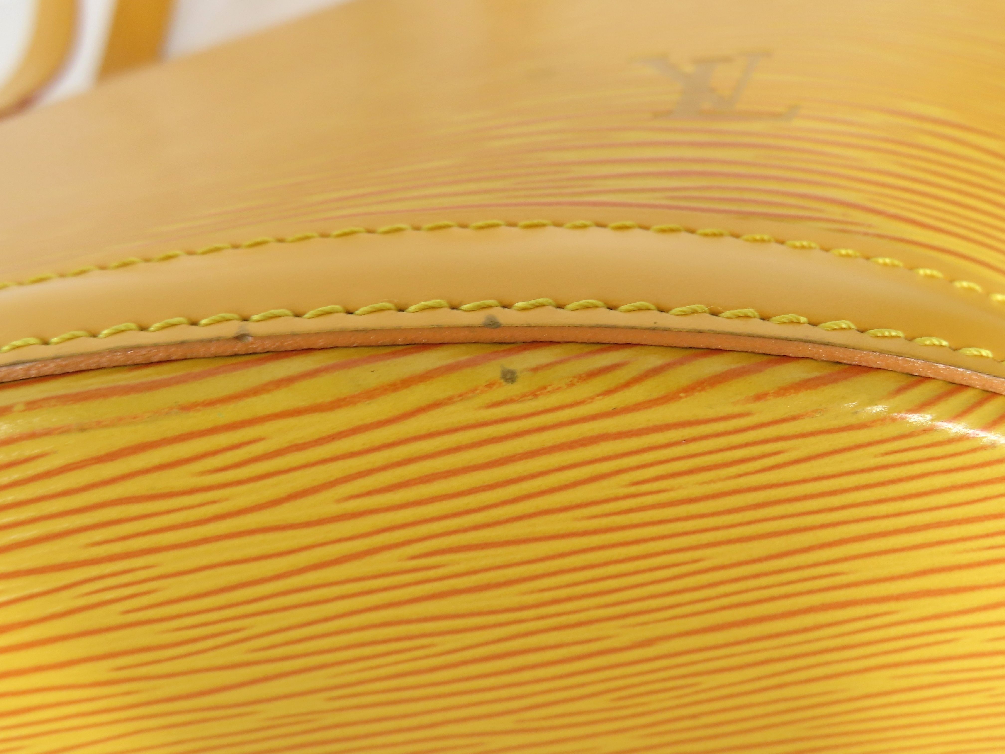 Epi LV Epi Saint Jacques M52279 Handbag — view 6