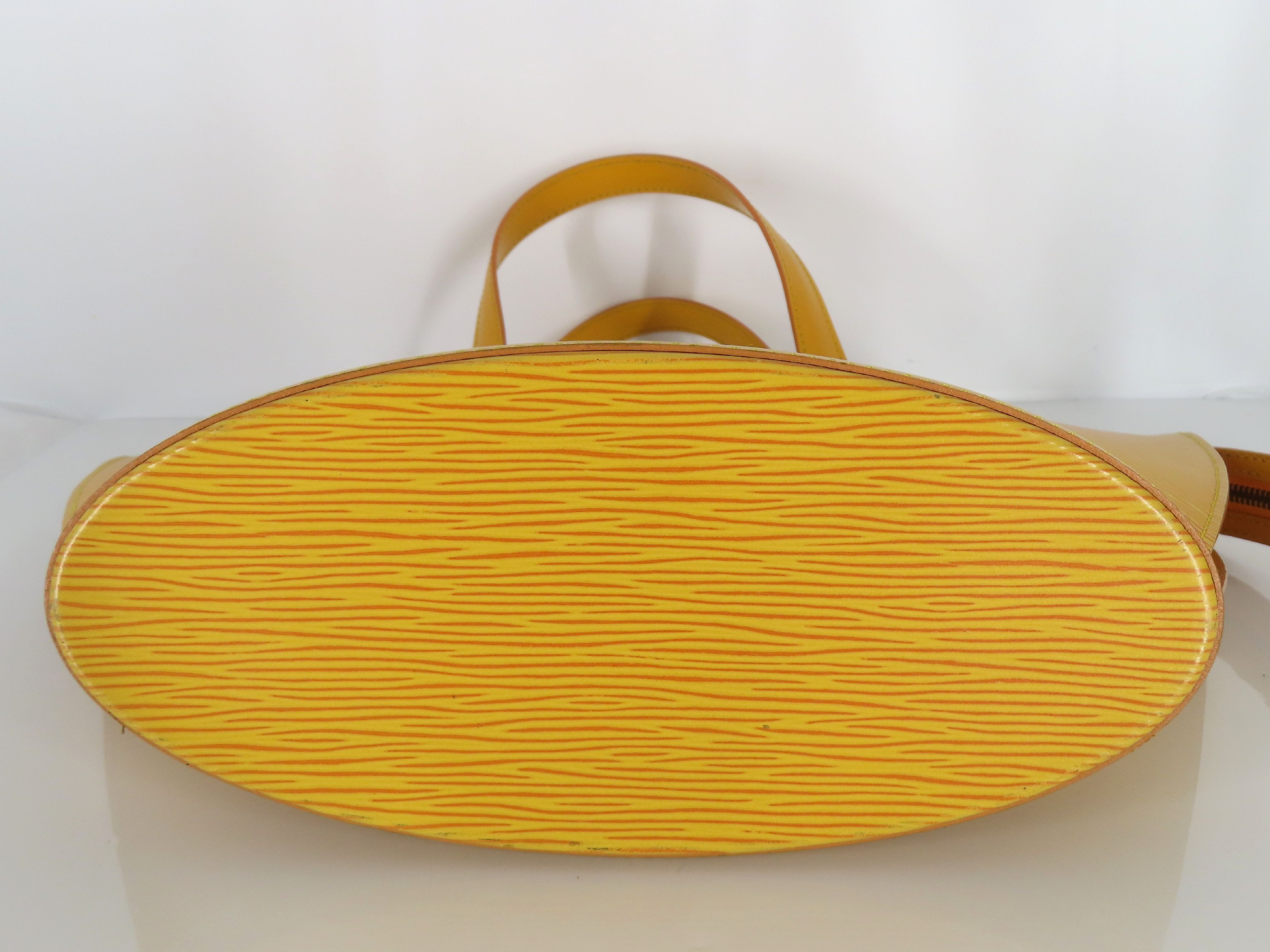 Epi LV Epi Saint Jacques M52279 Handbag — view 8