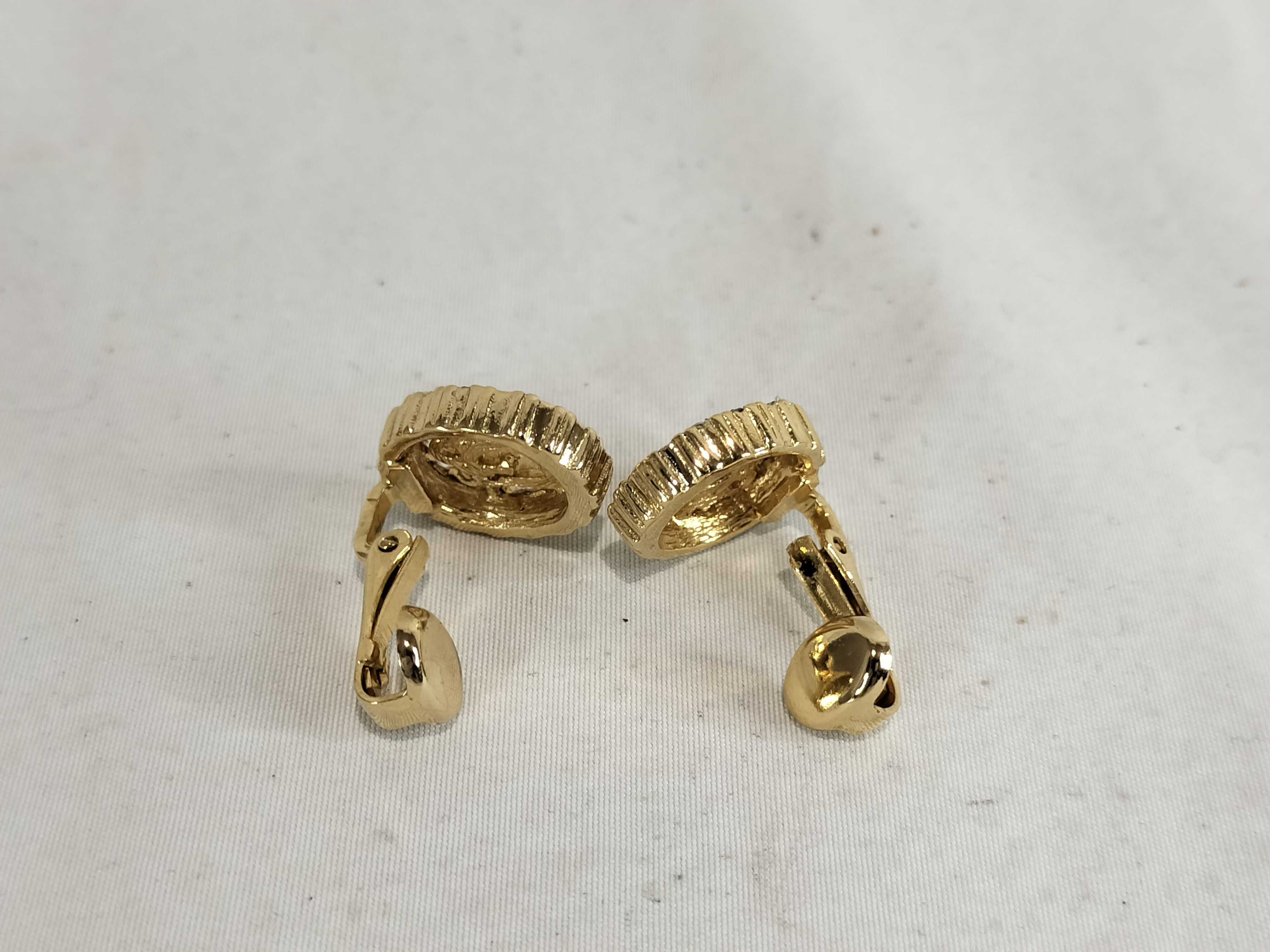 Earrings, Logo Trotter, Oval Shape, Rhinestone, GP Gold Color, with Box. — view 7