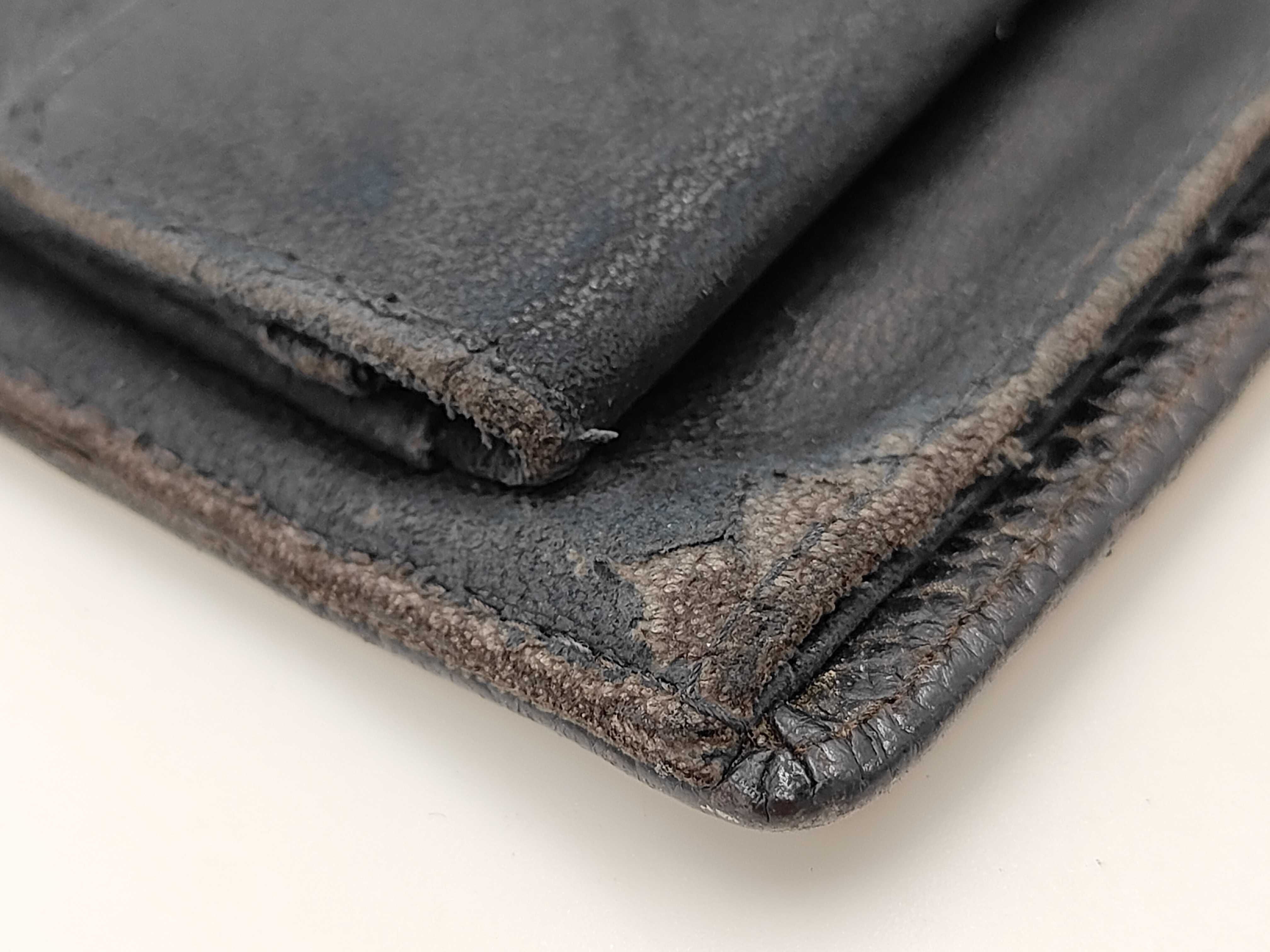 Coco Mark Caviar Skin Bi-fold Wallet (with seal) — view 10
