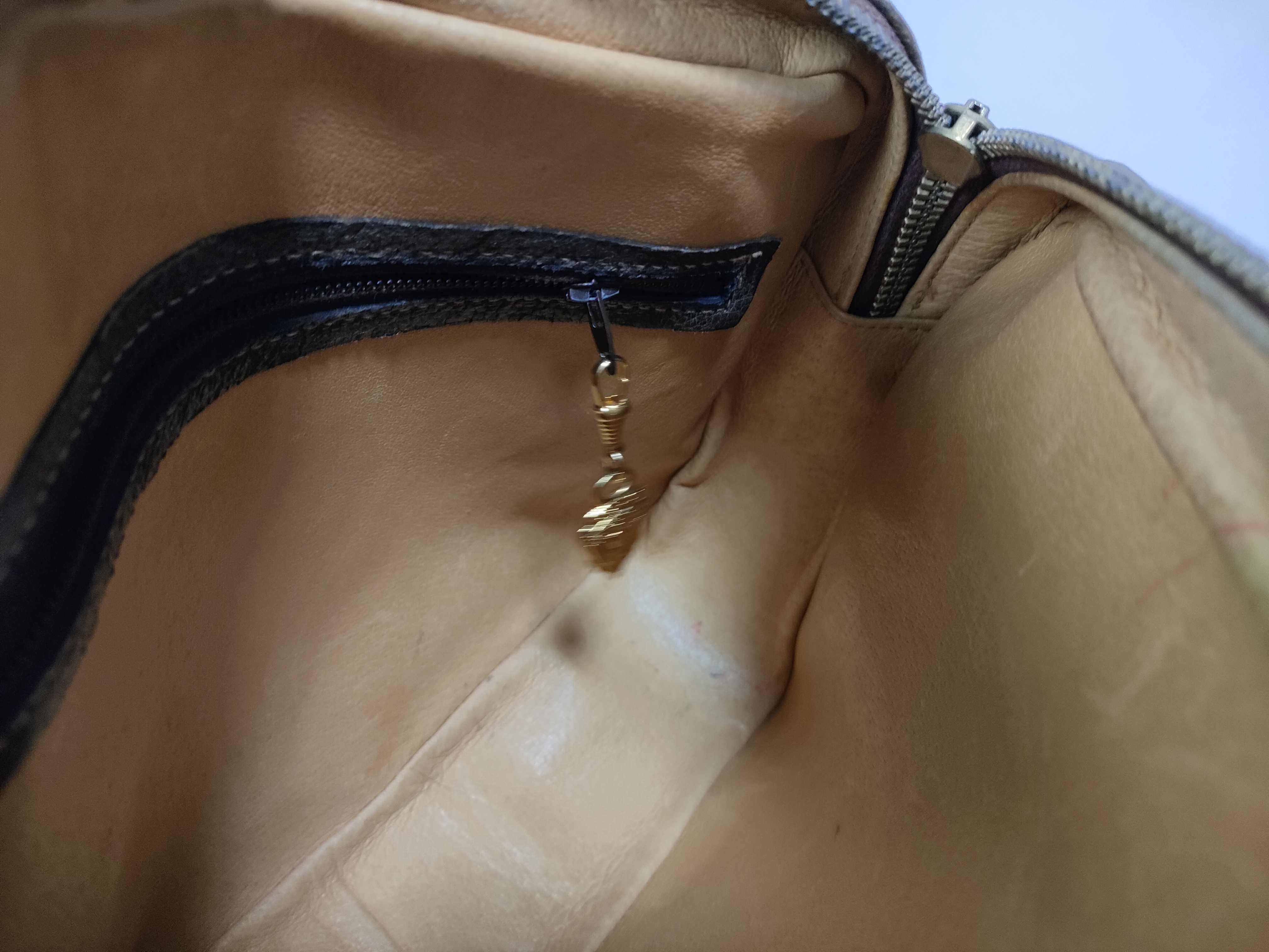 GG Supreme Shoulder Bag — view 13