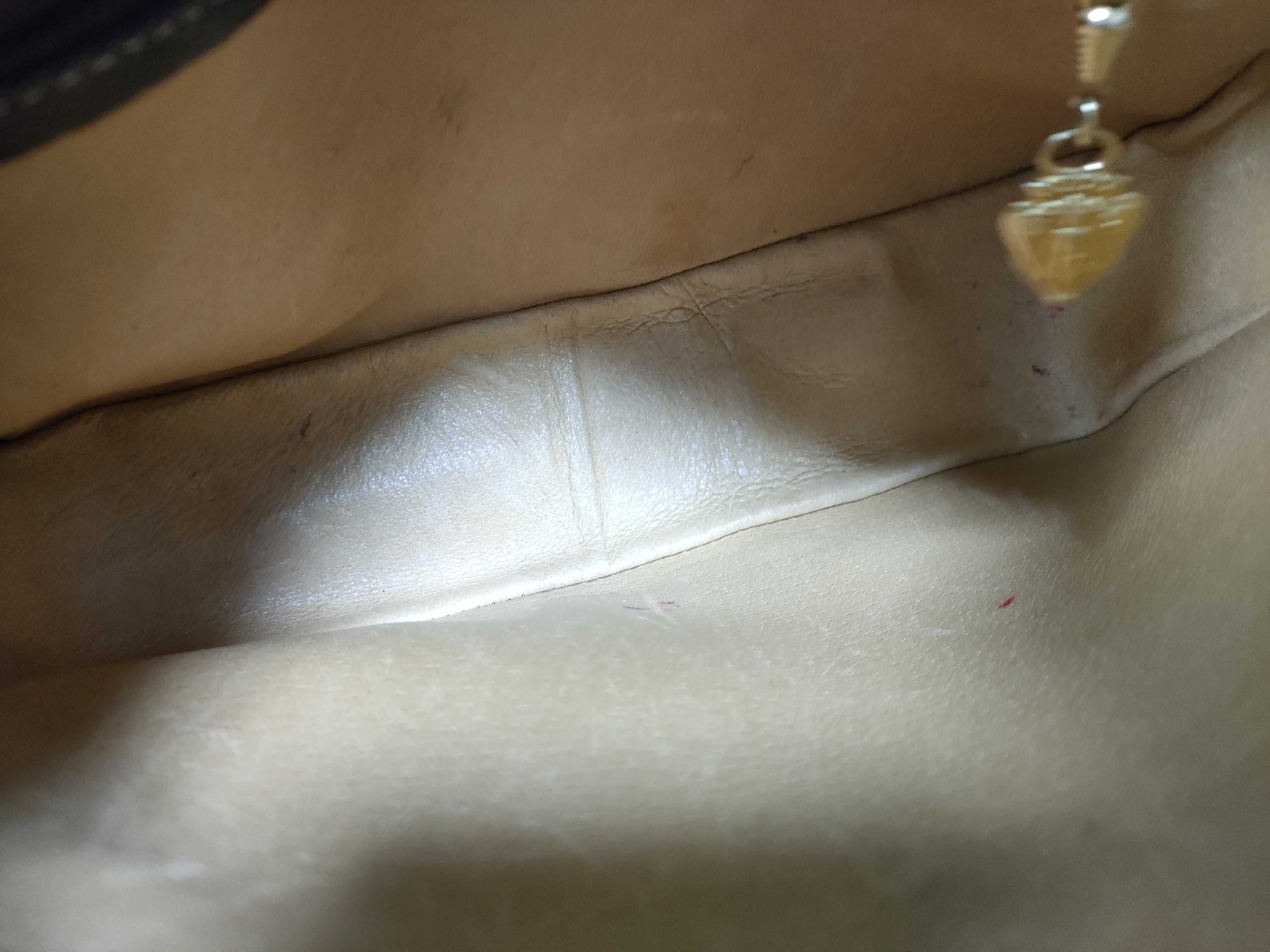 GG Supreme Shoulder Bag — view 14