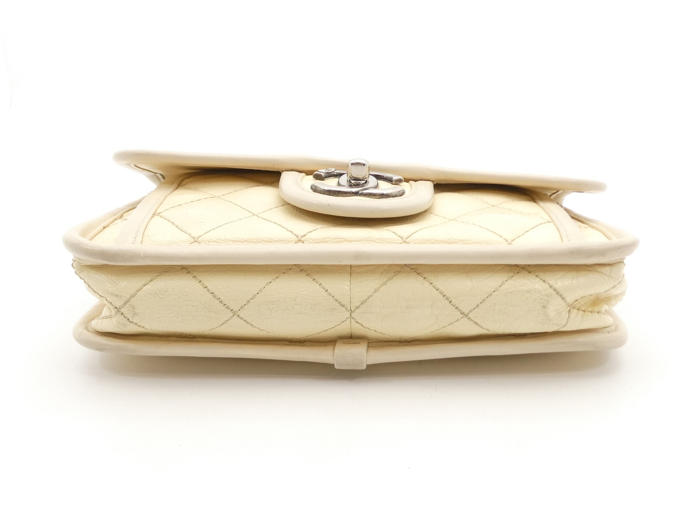 French Riviera Coco Mark Turnlock Chain — view 5
