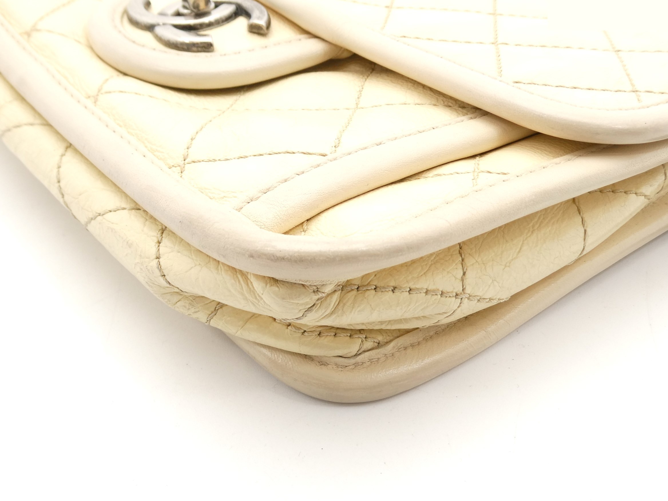 French Riviera Coco Mark Turnlock Chain — view 10