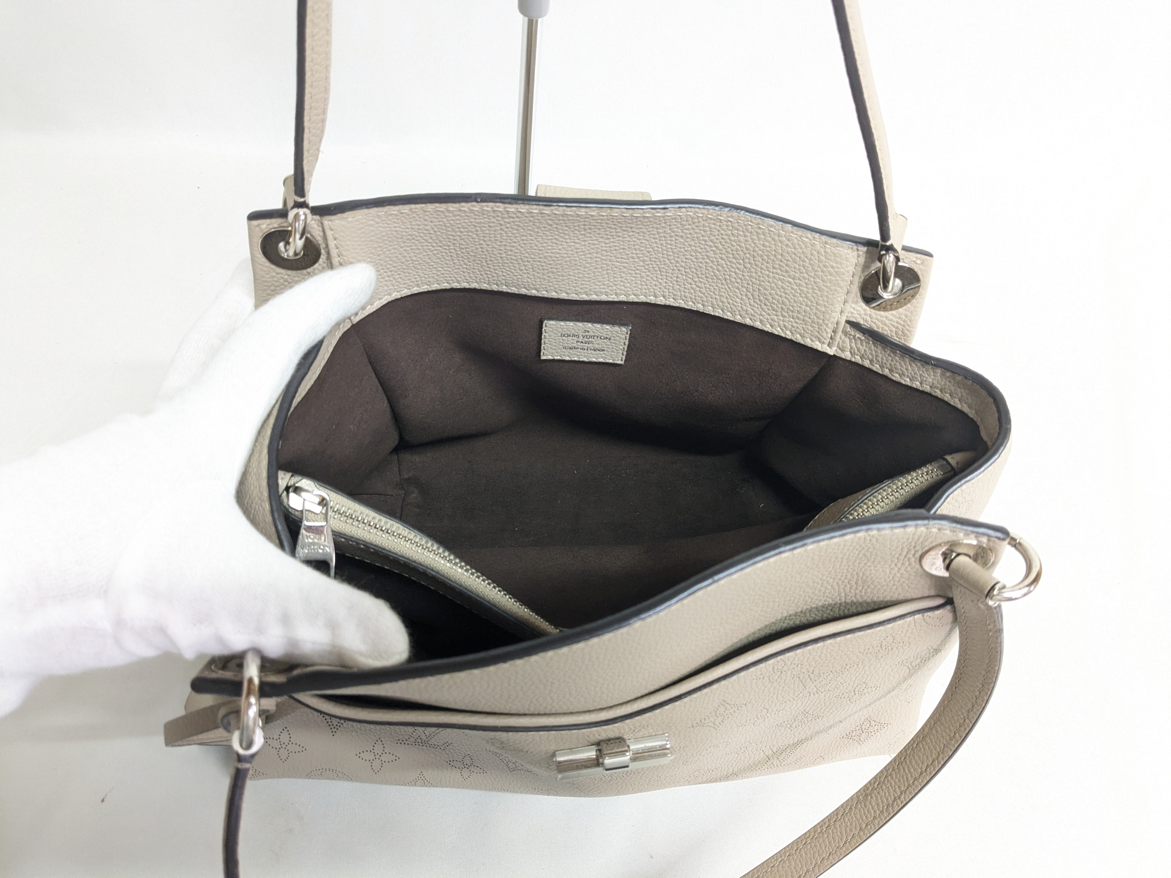 LV Mahina Sèvres Tote Bag — view 7