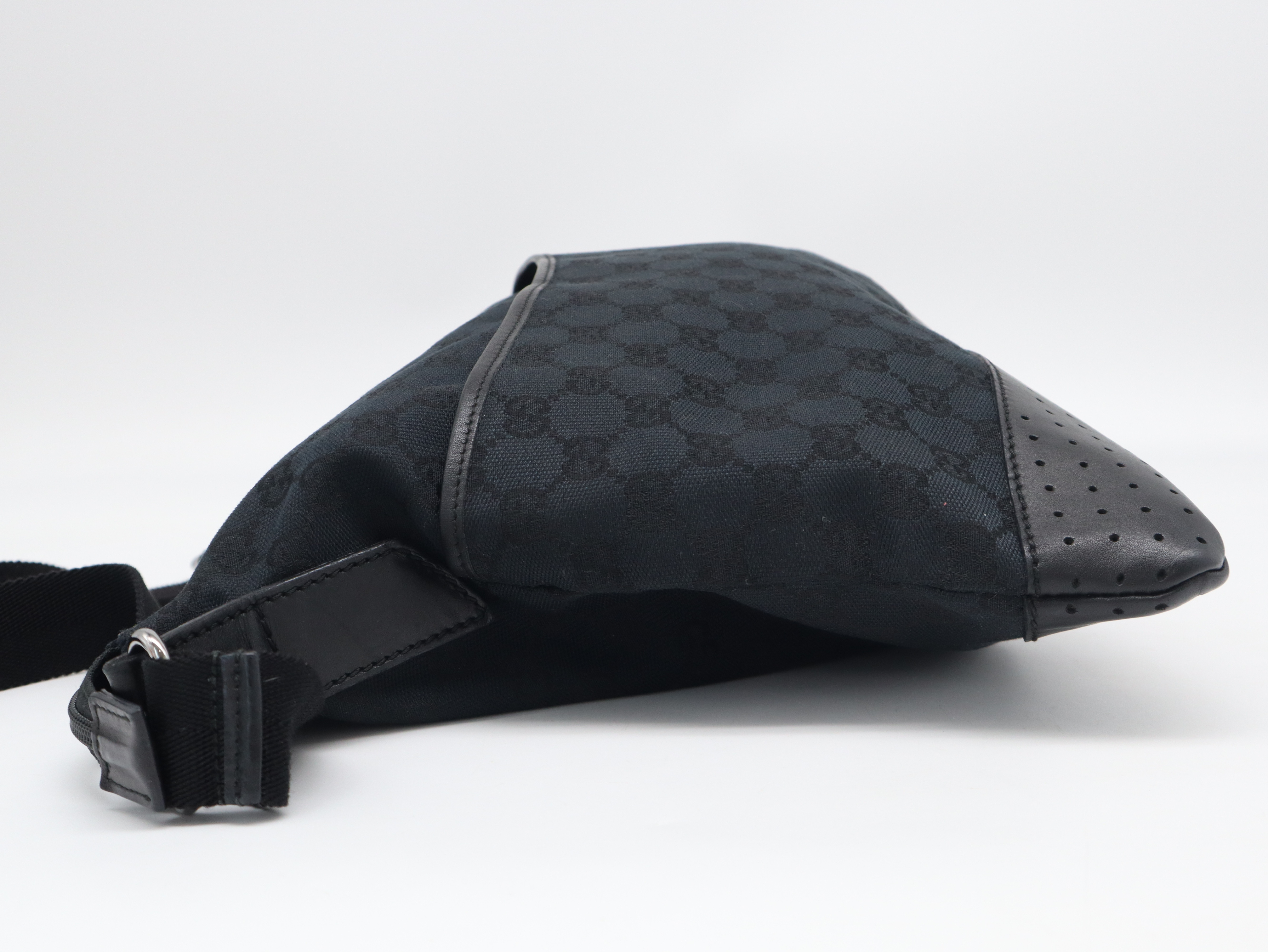 145856 GG Canvas Black Shoulder Bag — view 3