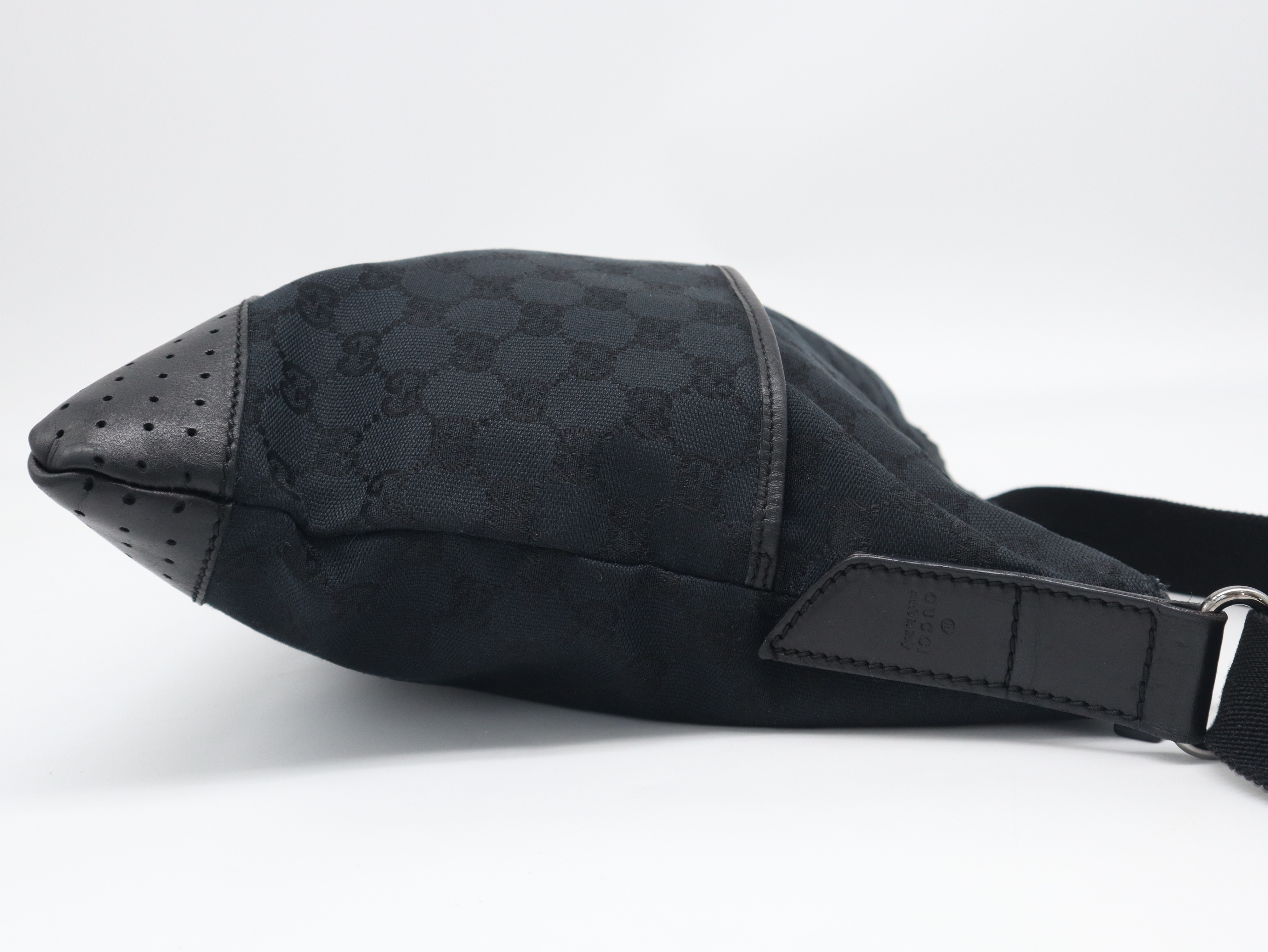 145856 GG Canvas Black Shoulder Bag — view 4