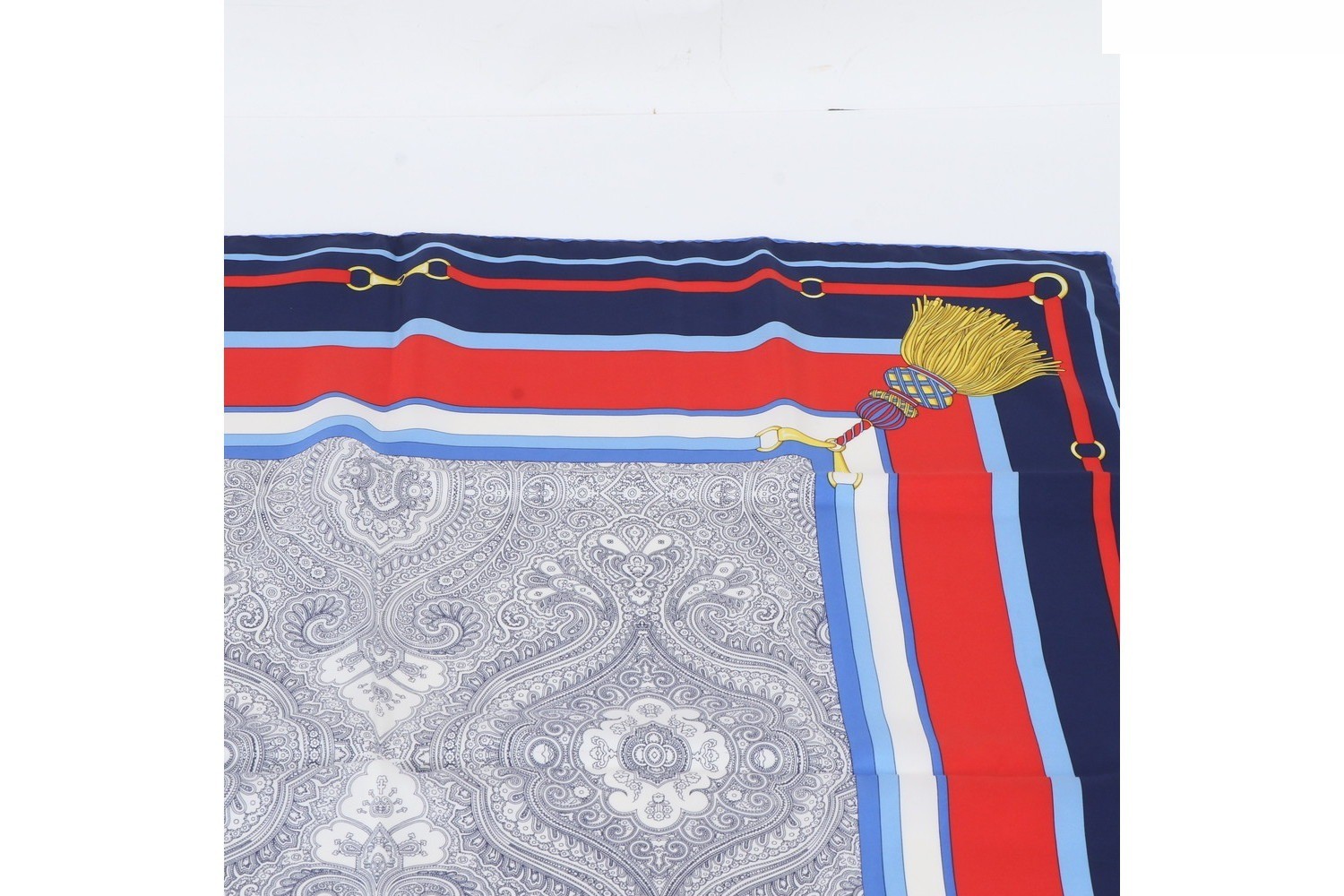 Other lines: Small items, accessories, scarves — view 2