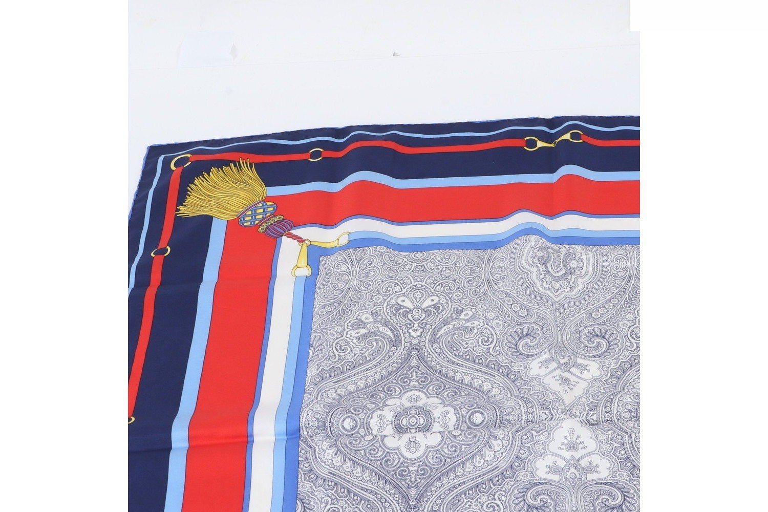Other lines: Small items, accessories, scarves — view 3
