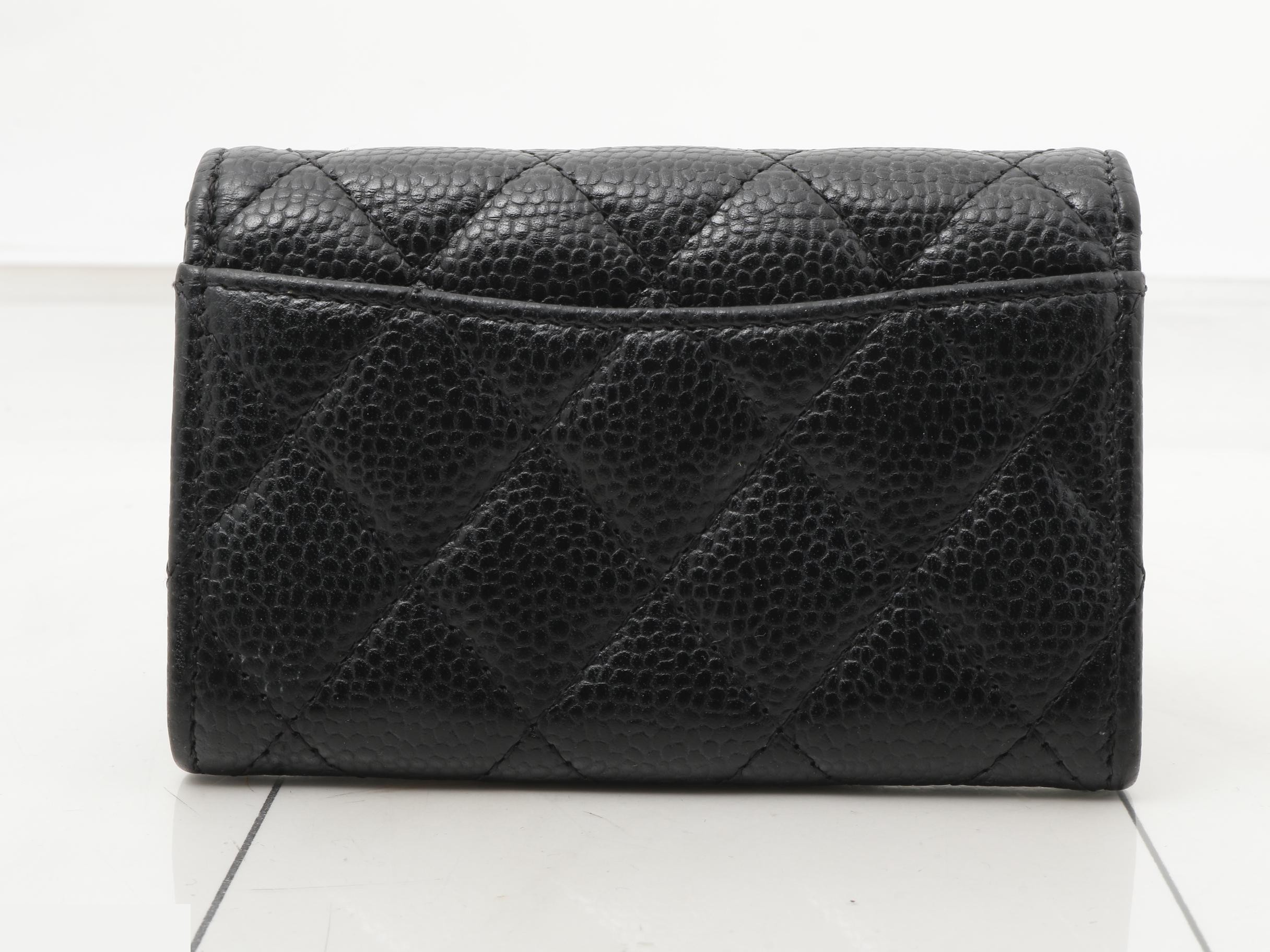 Matelassé Caviar Skin Card Case — view 2